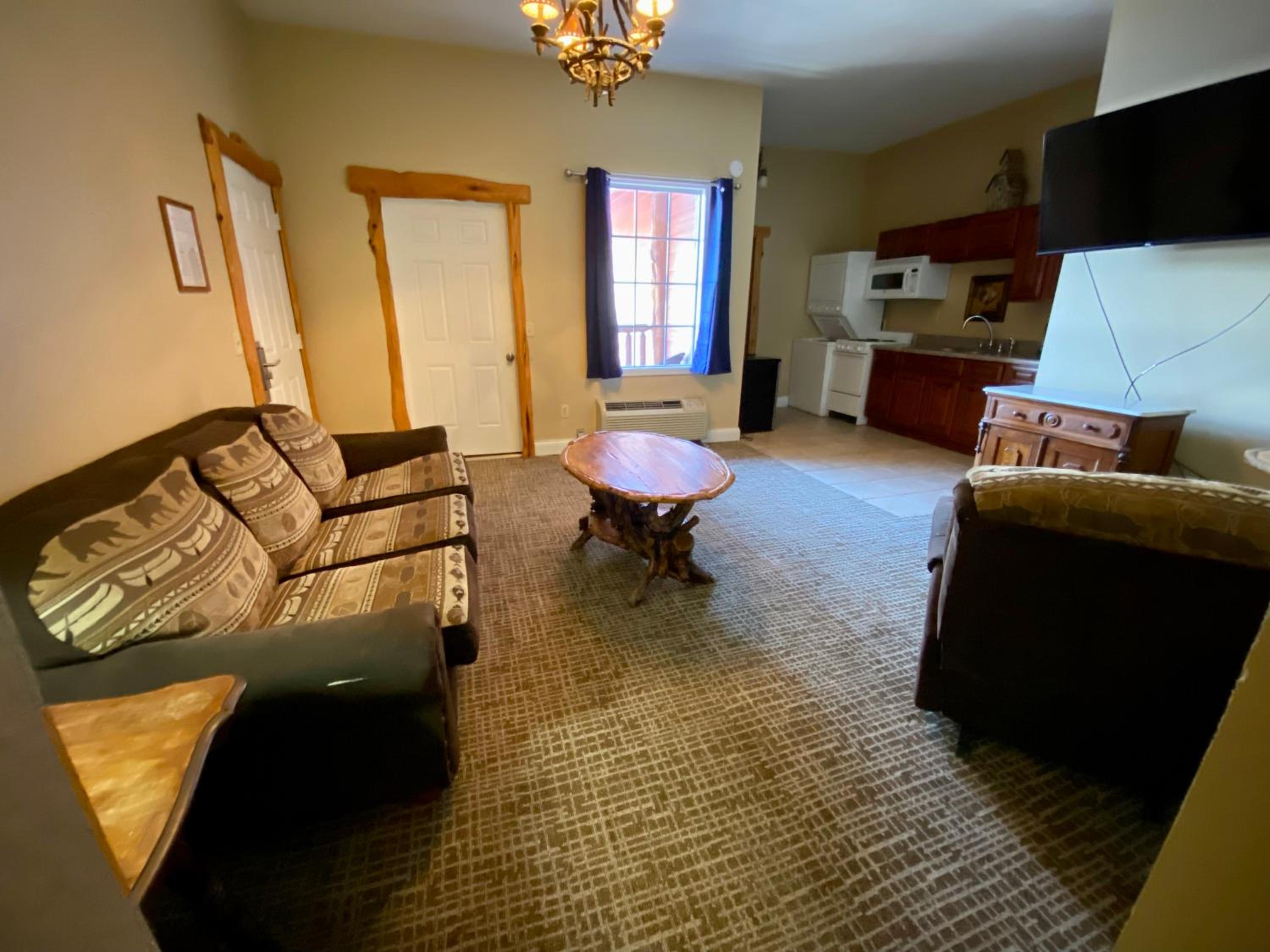 King Suite with Balcony - Photo 11