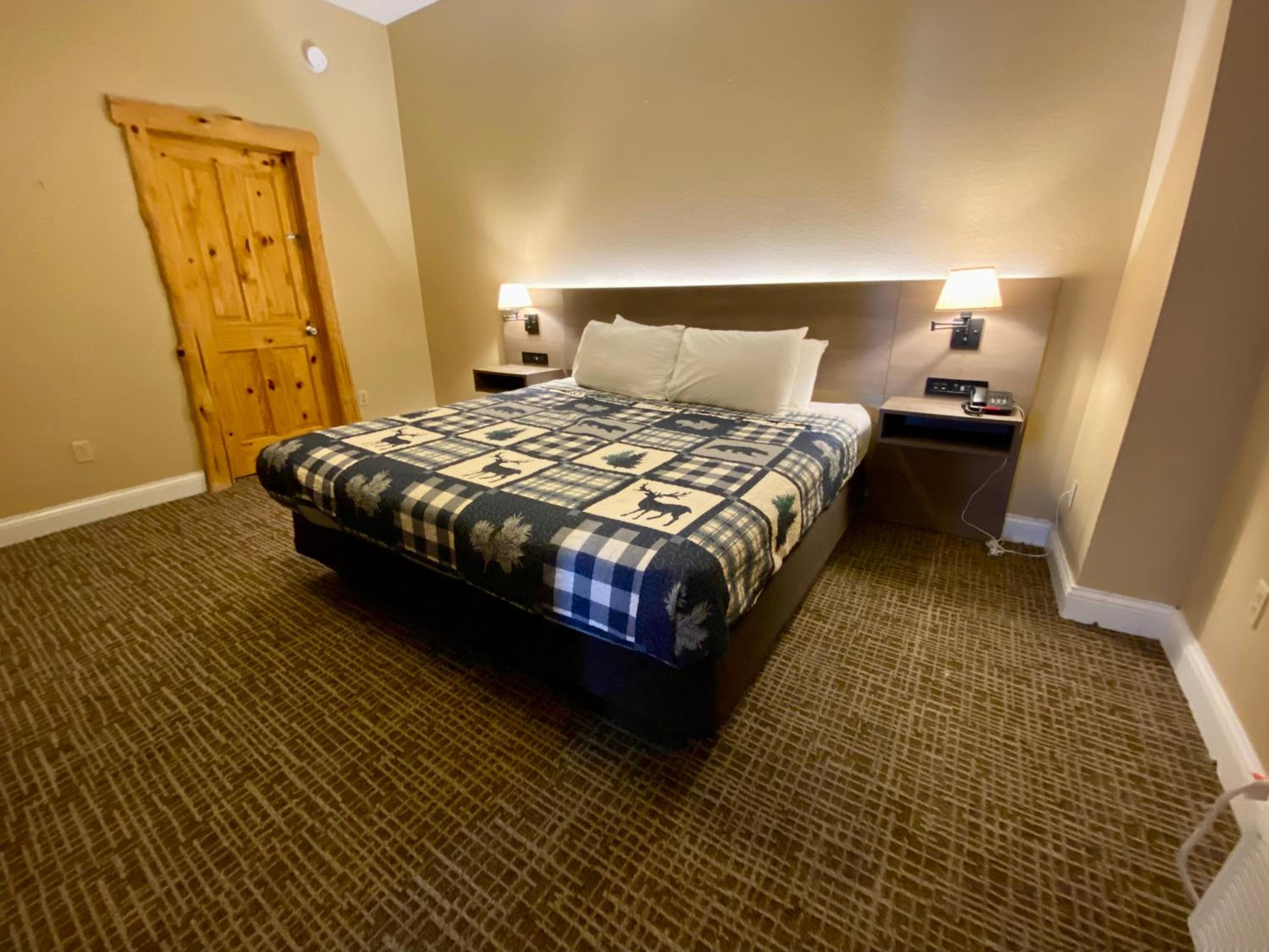 King Suite with Balcony - Photo 1