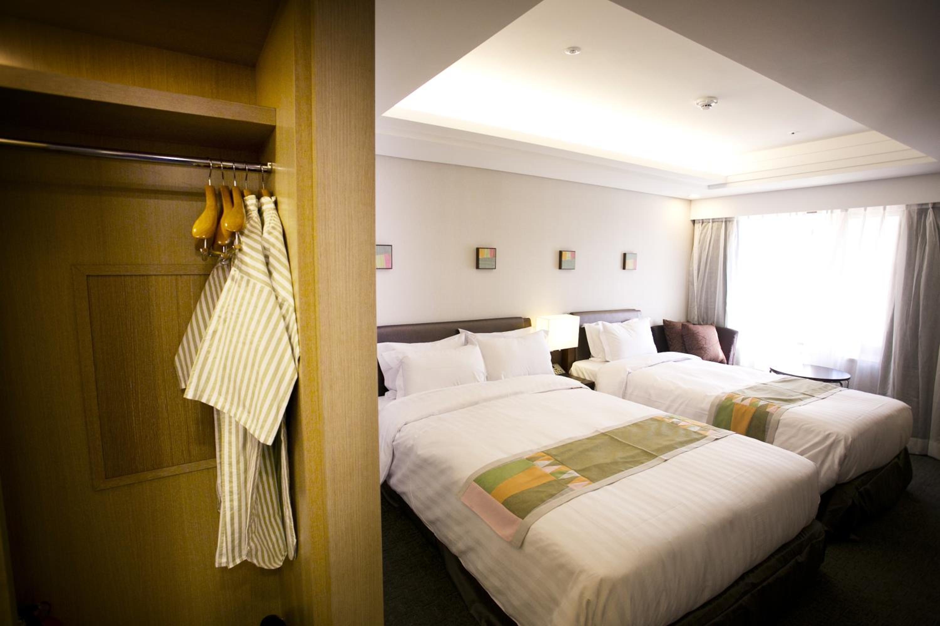 Family Twin Room - Photo 3