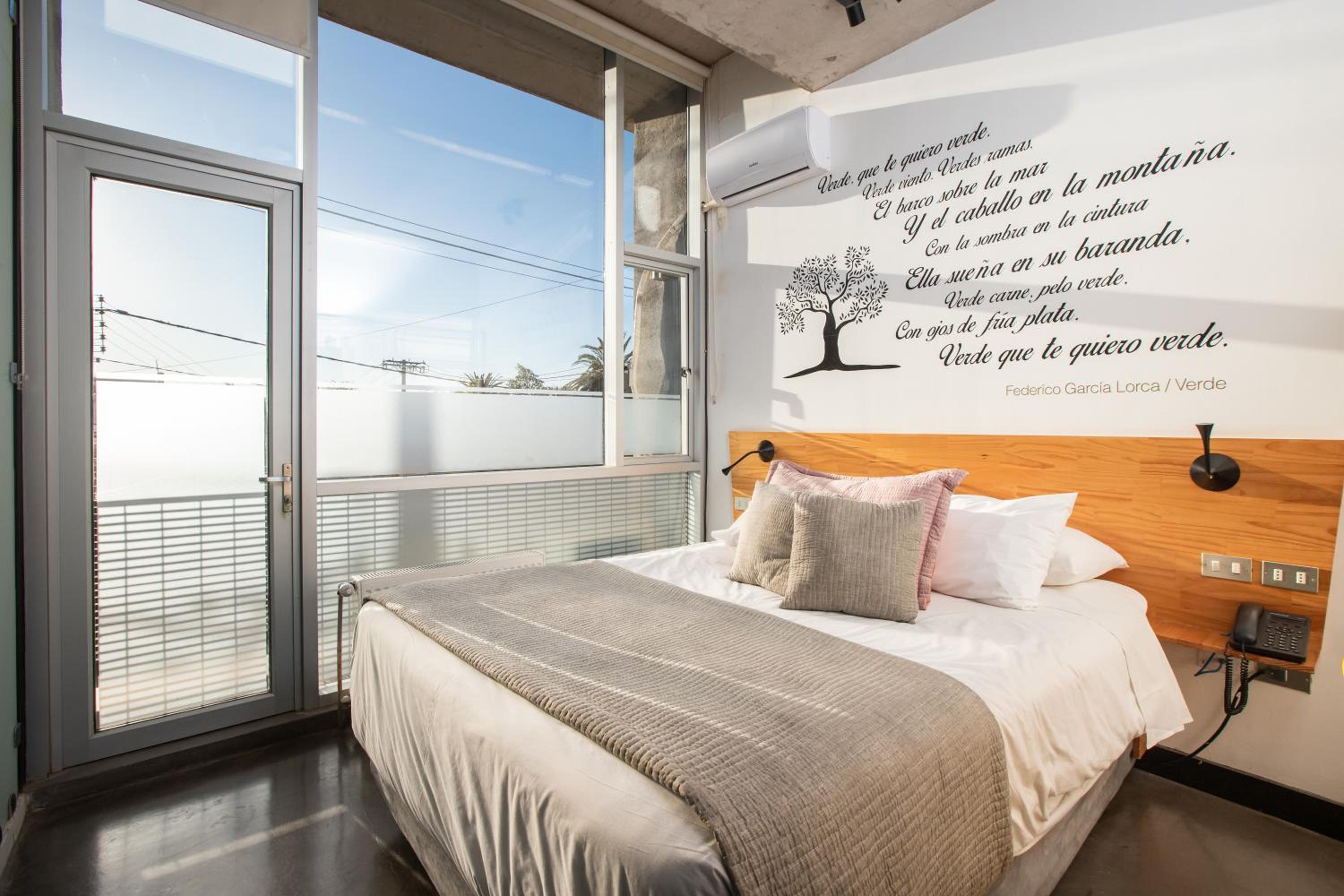 Queen Room  with City View photo 2