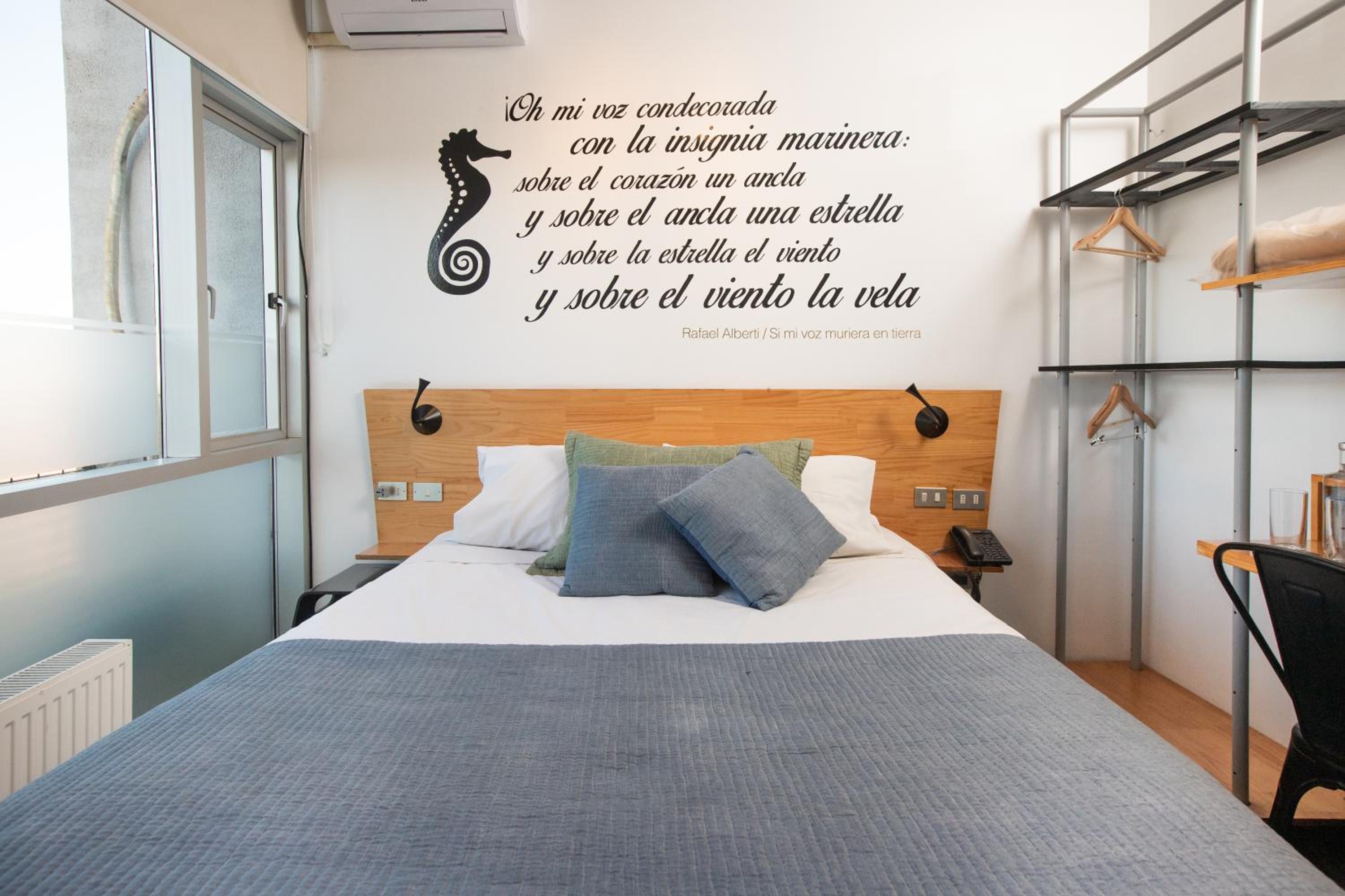 Standard Queen Room photo 2