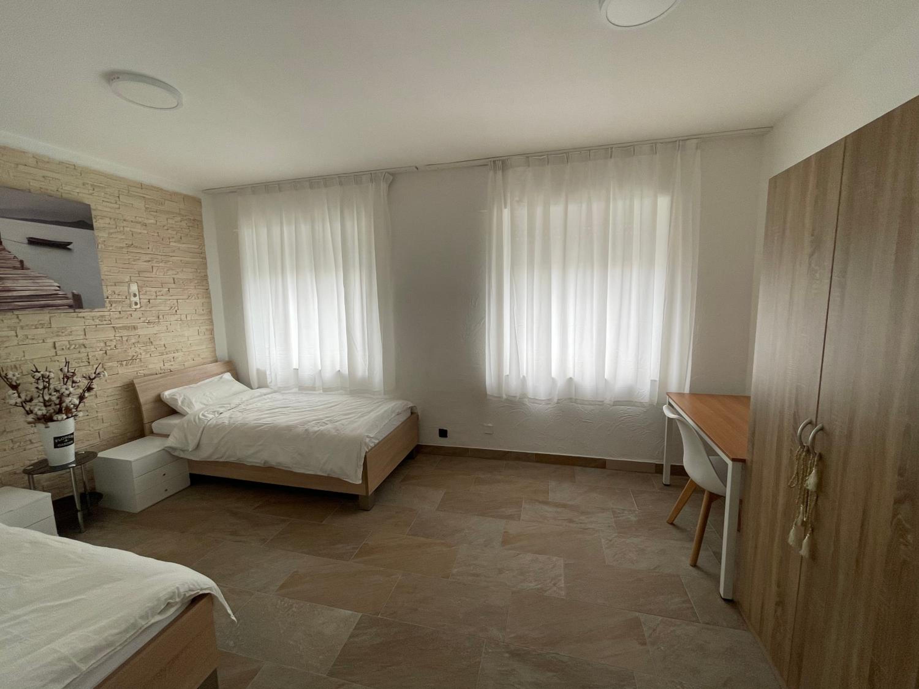 Twin Room - Photo 11