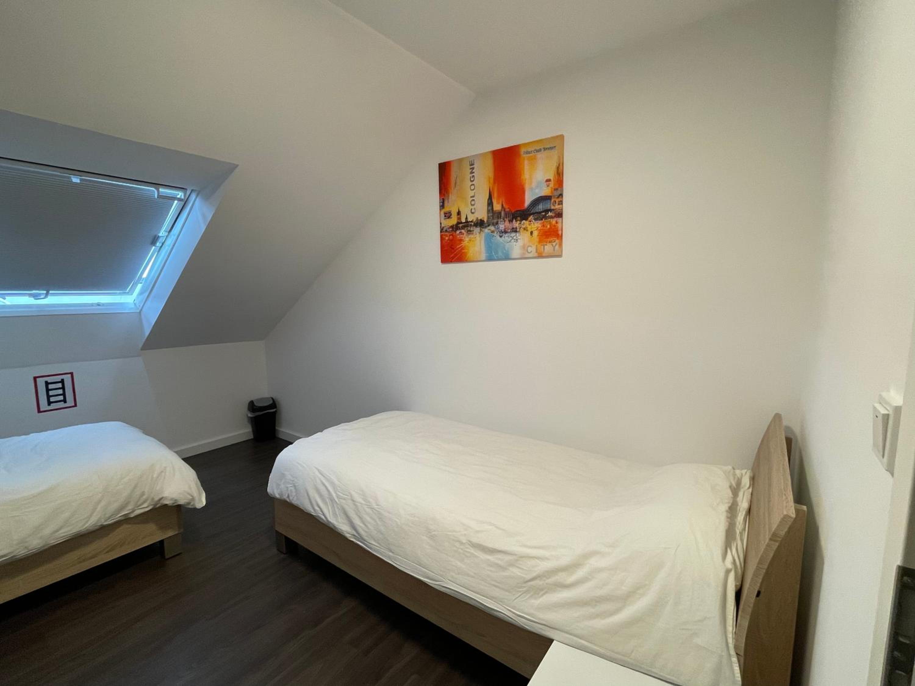 Twin Room - Photo 9