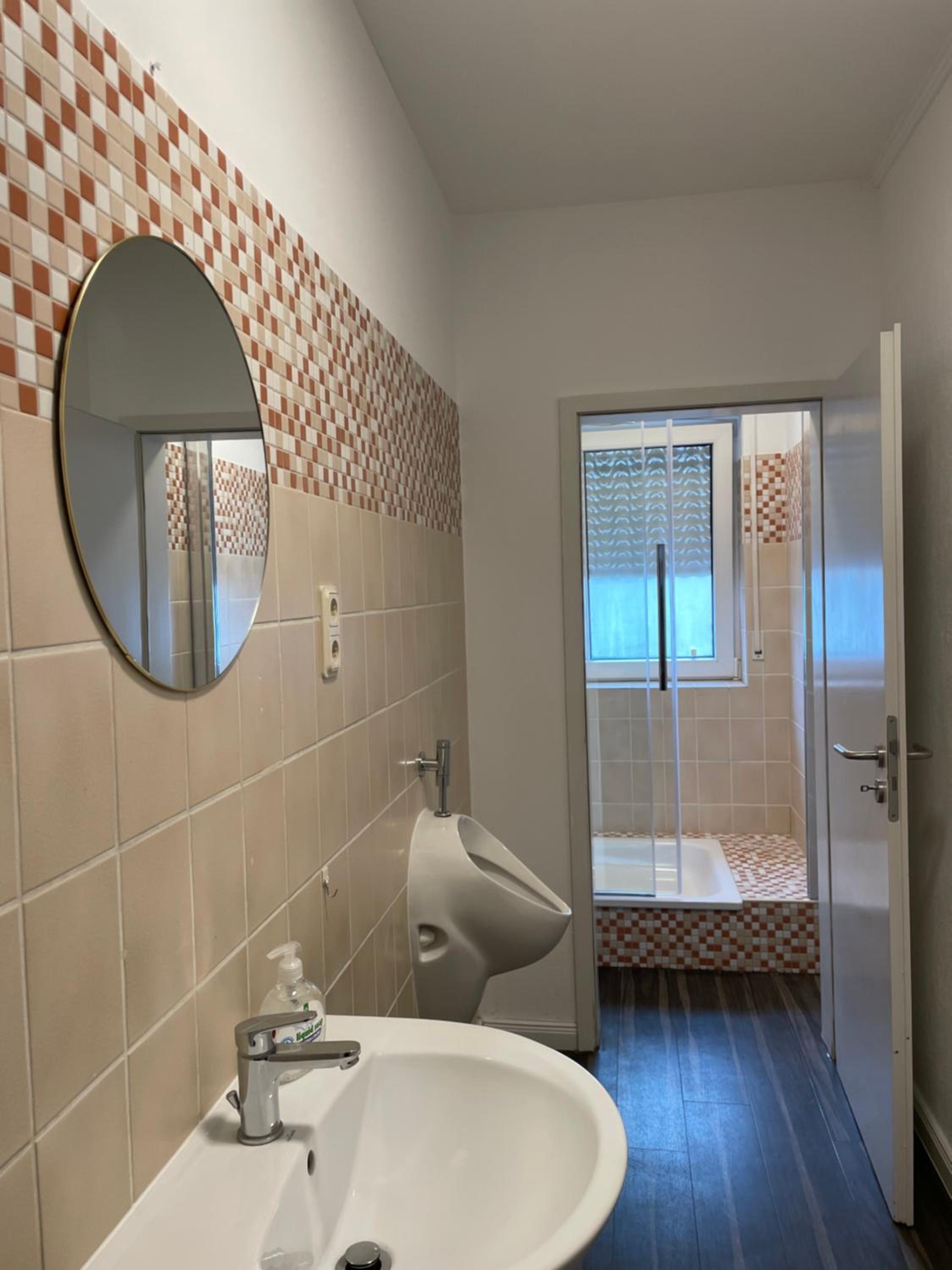 Twin Room - Photo 10