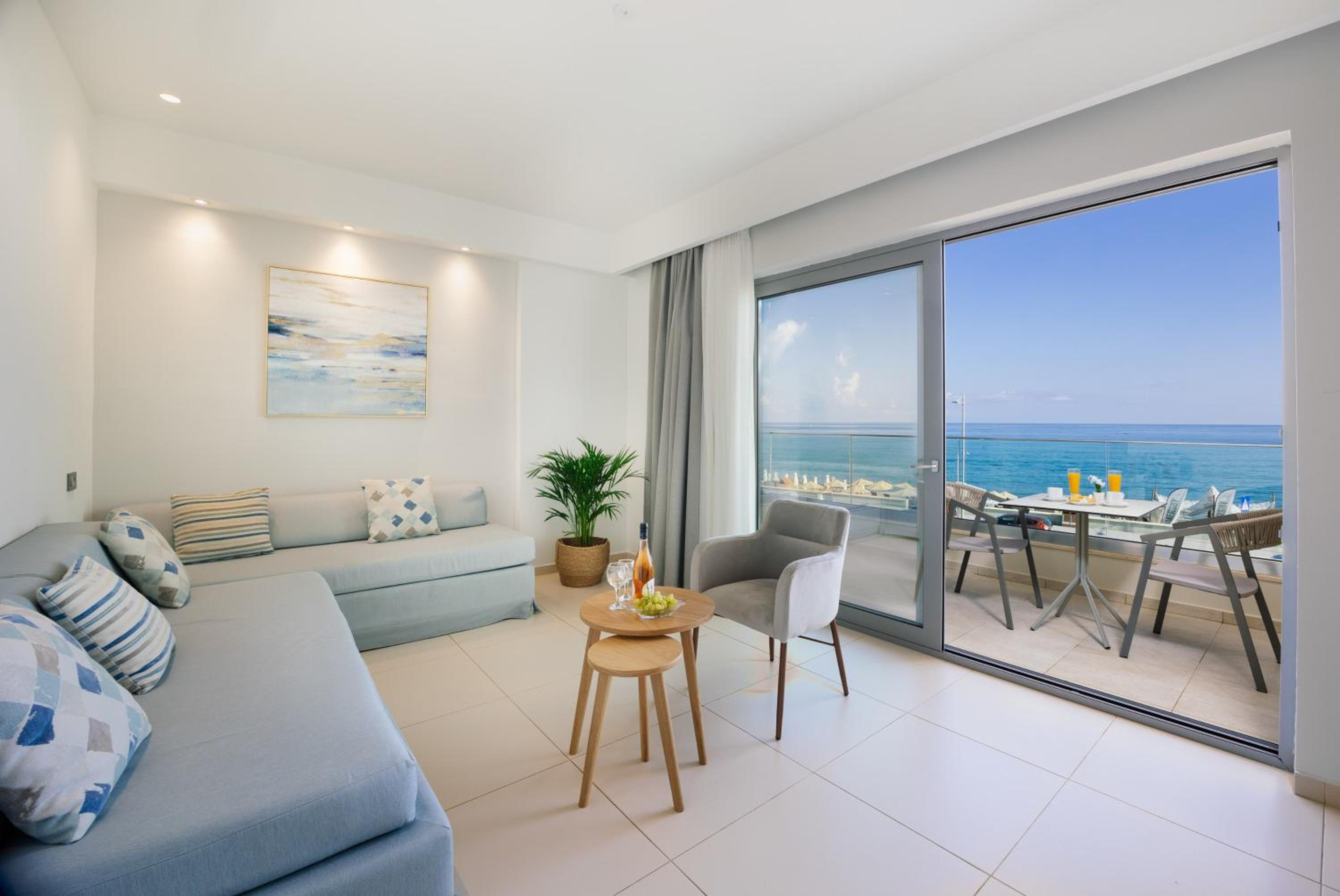 Aero Infinity Suite Sea View photo 1