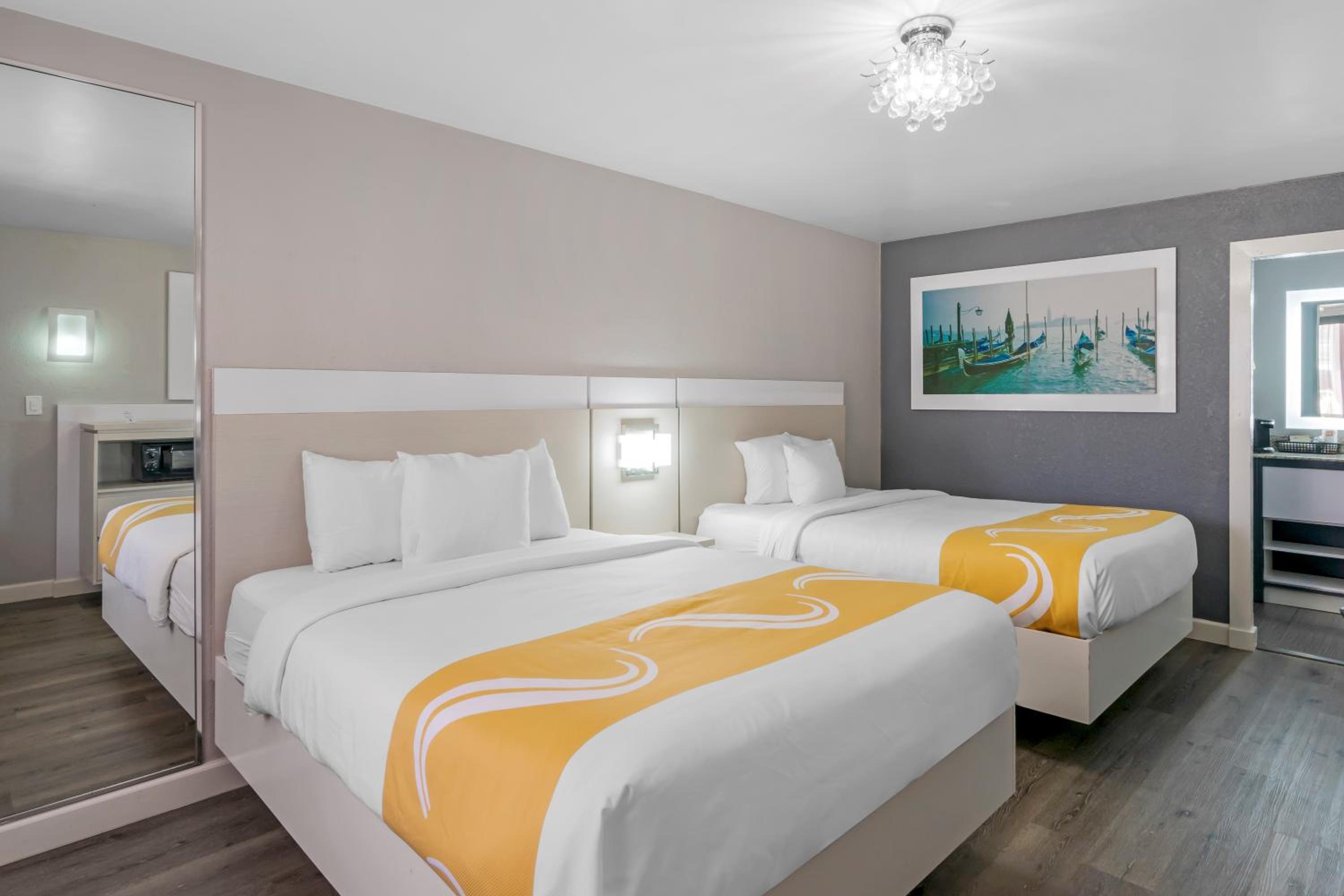 Queen Room with Two Queen Beds - Non Smoking - Photo 1