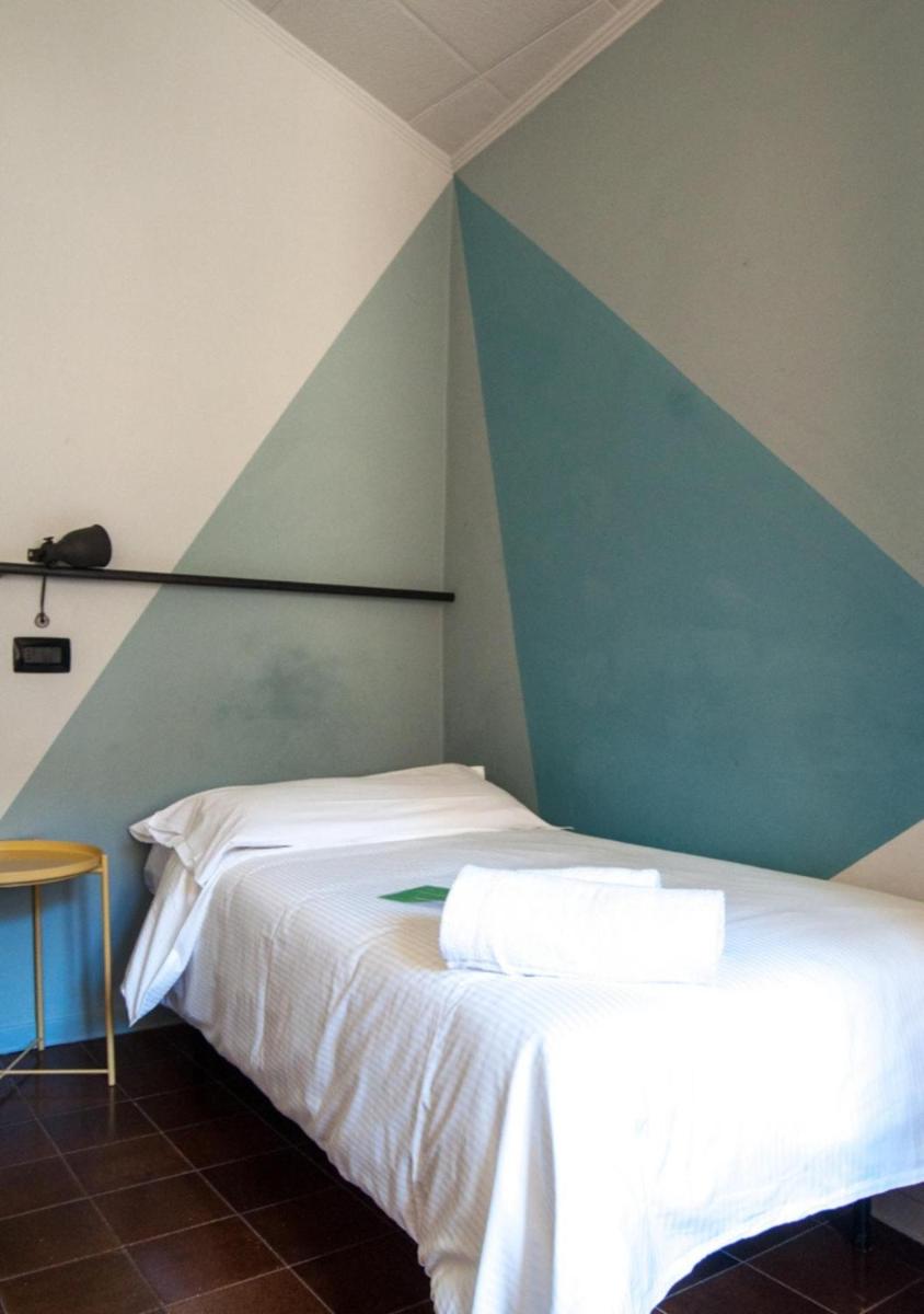 Single Room with Private Bathroom photo 2