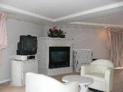 King Suite with Spa Bath photo 2