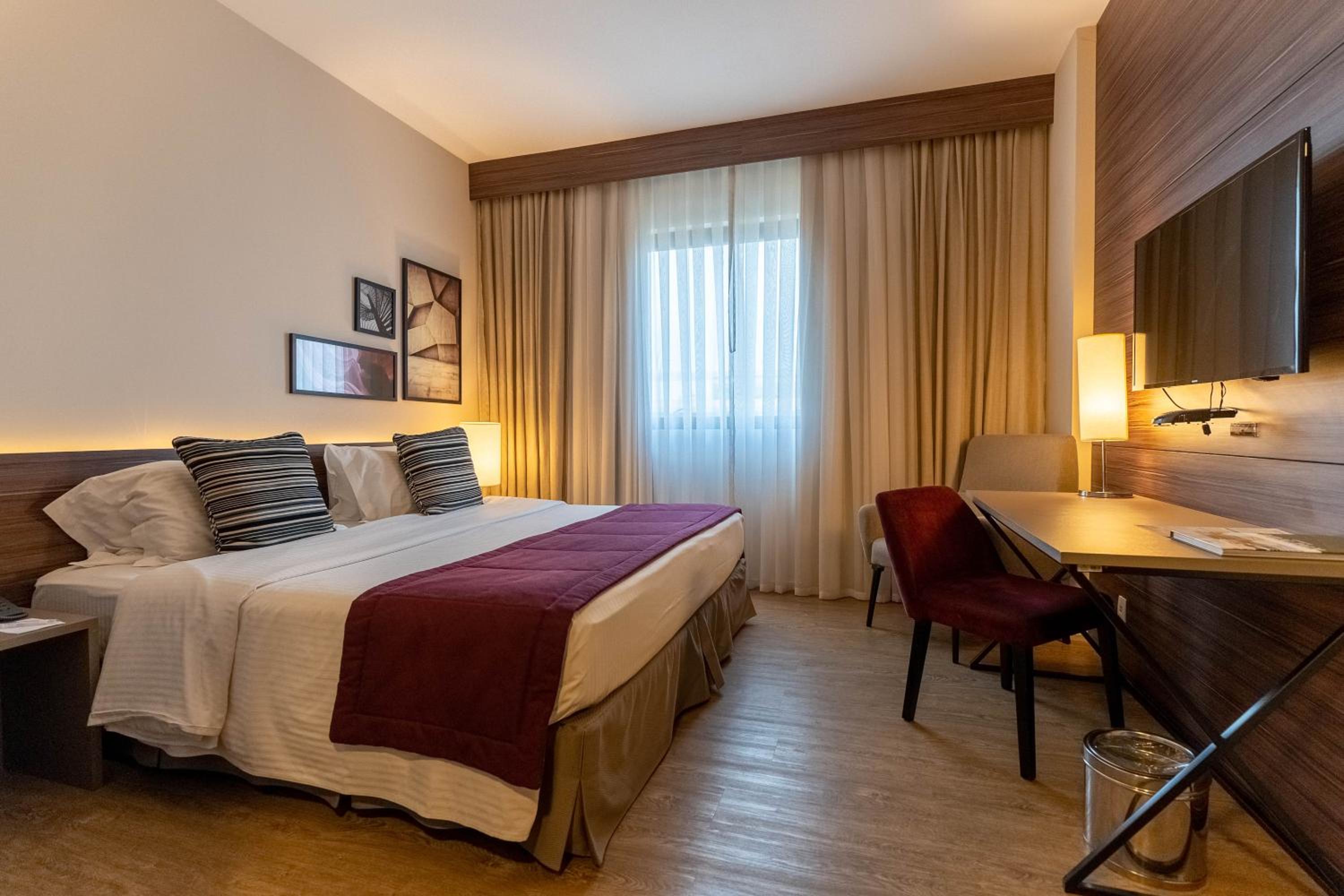 Standard Queen Room