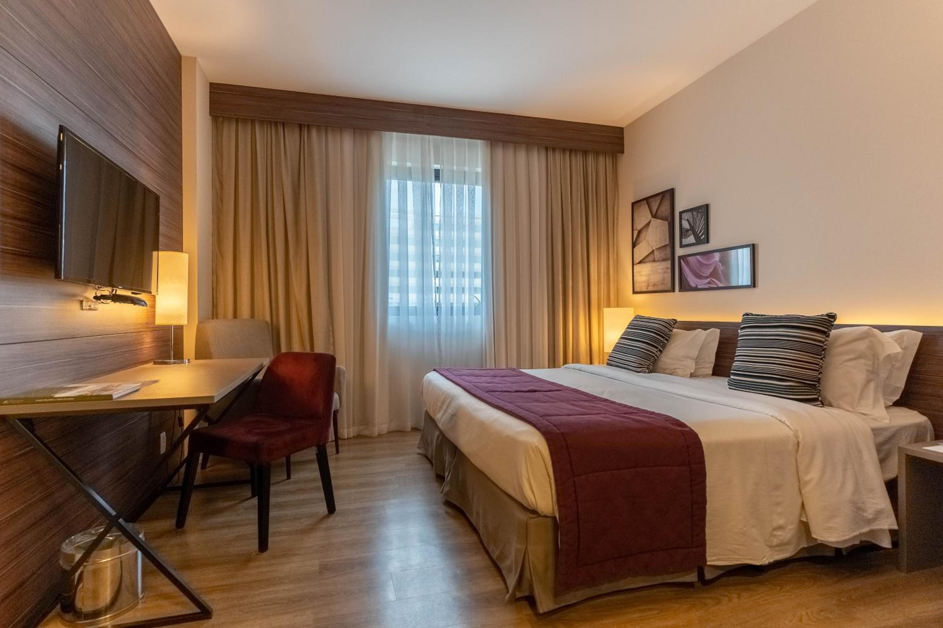 Deluxe Queen Room