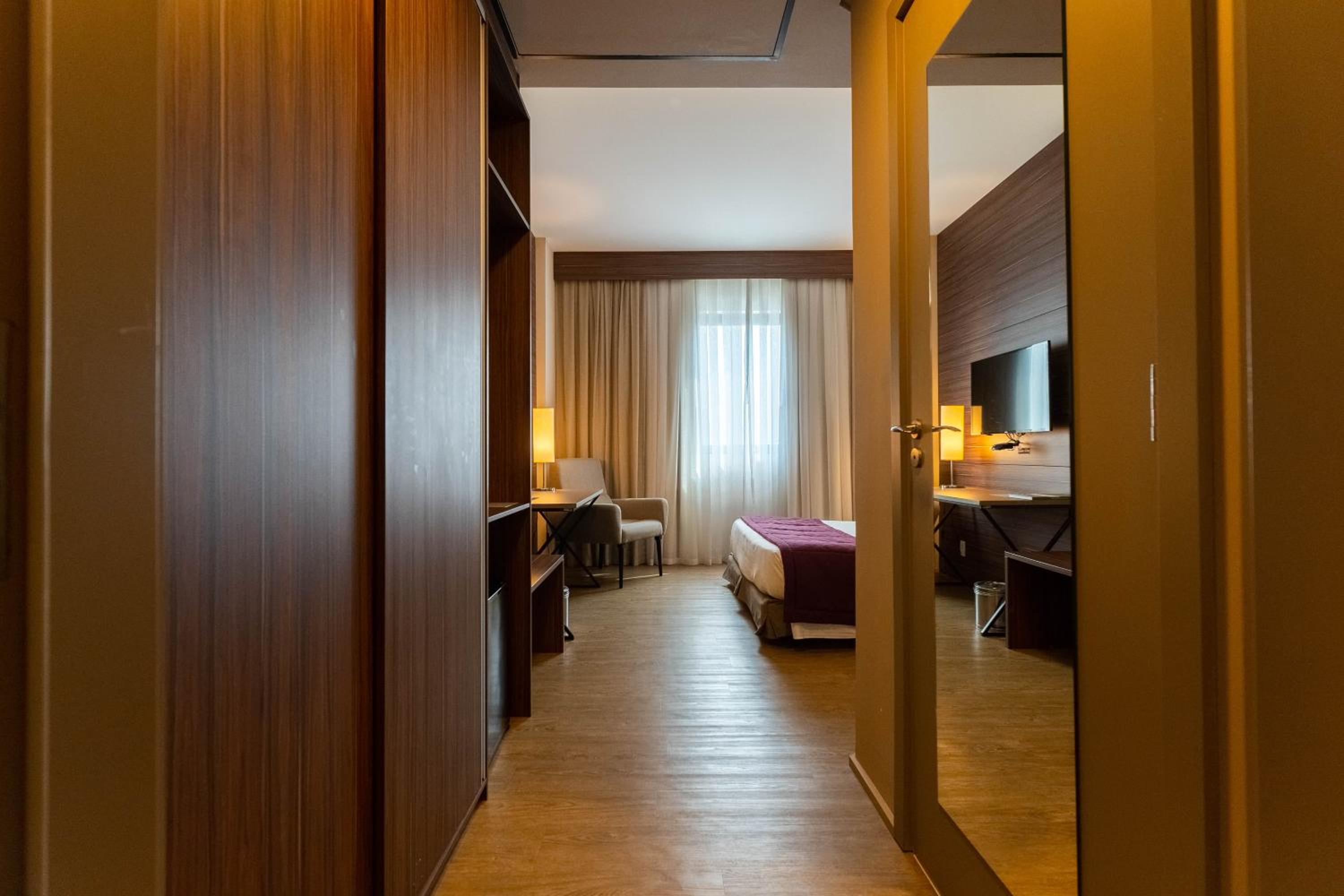 Queen Room - Disability Access photo 2