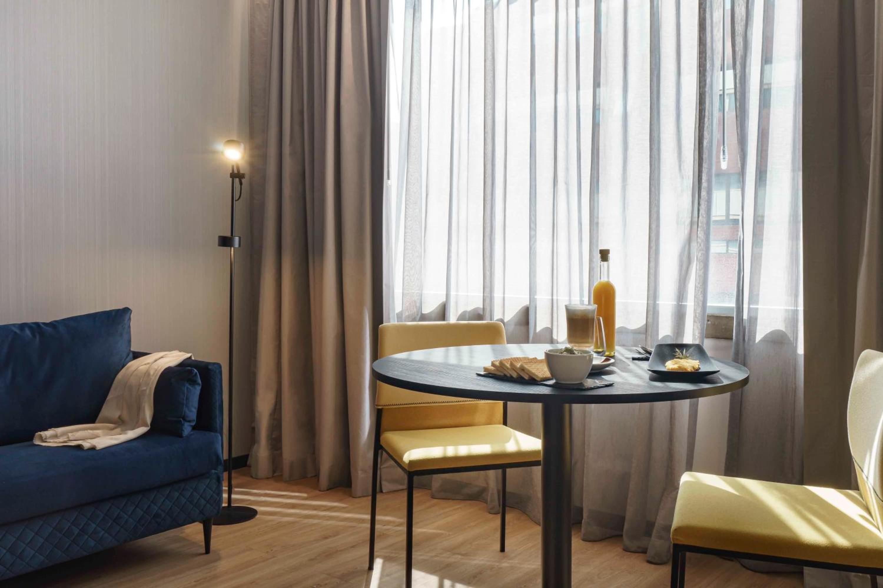 Junior King Suite - Photo 7