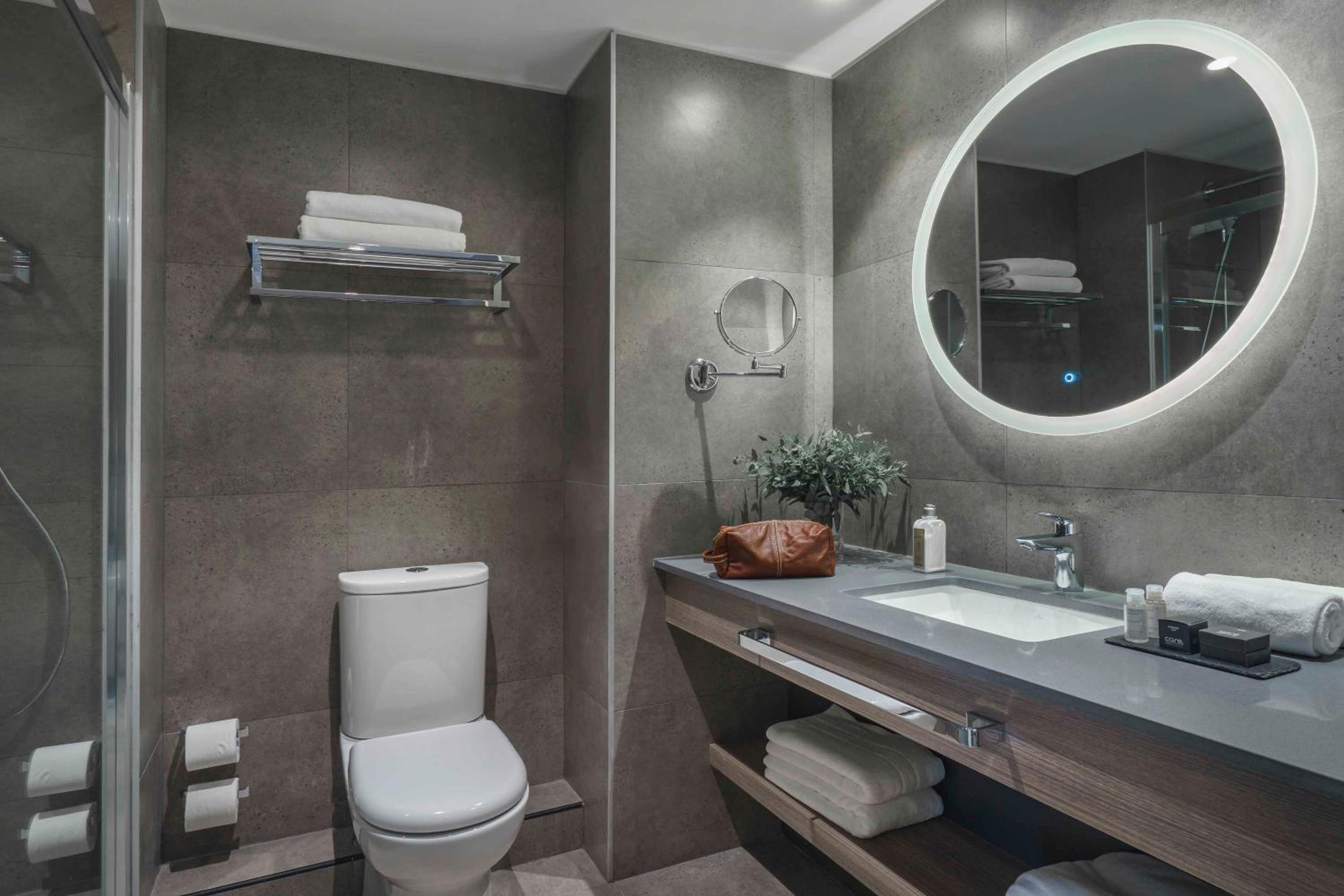 Deluxe King Room - Photo 6