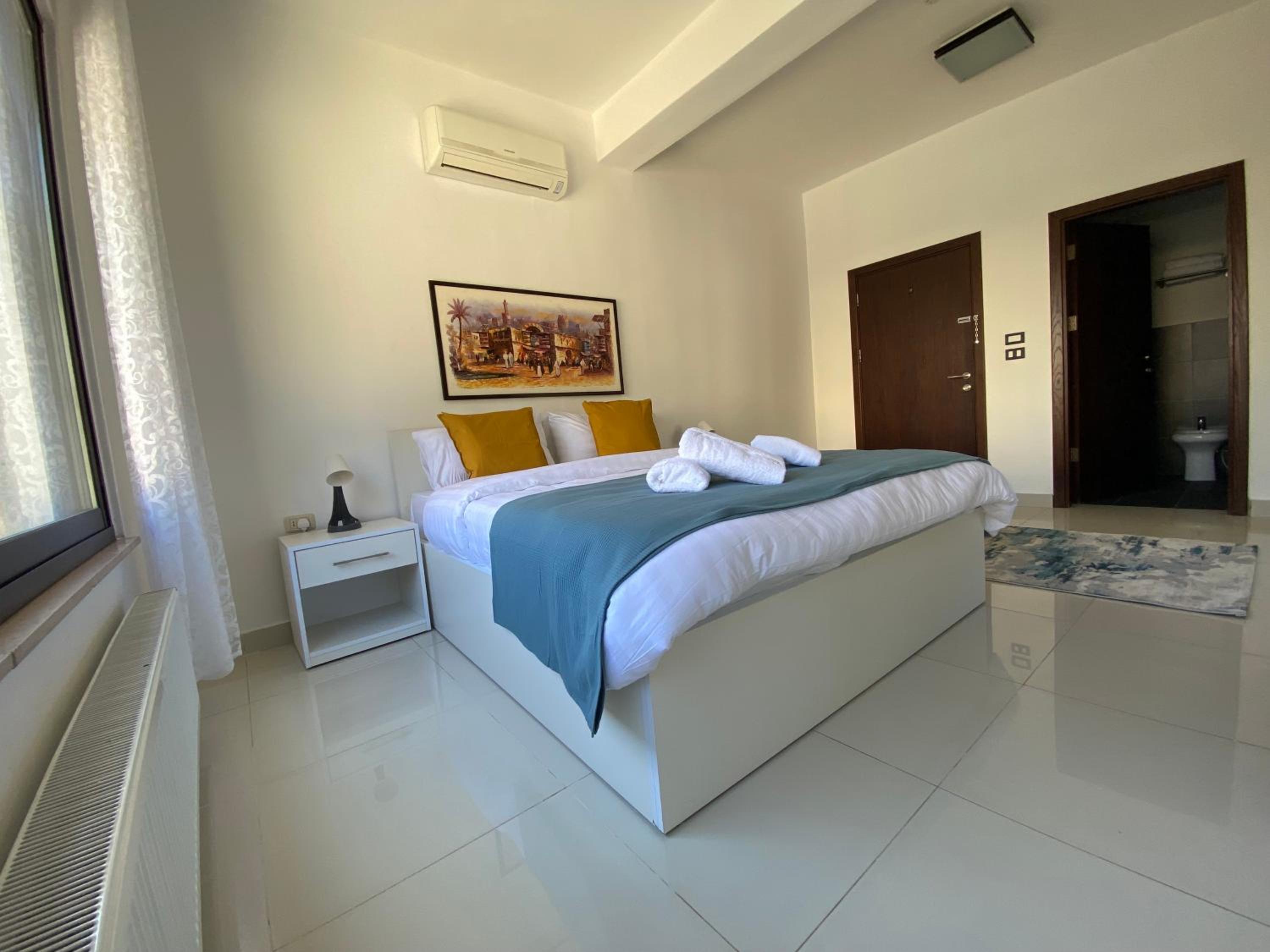 Double Room with Private Bathroom - Photo 24