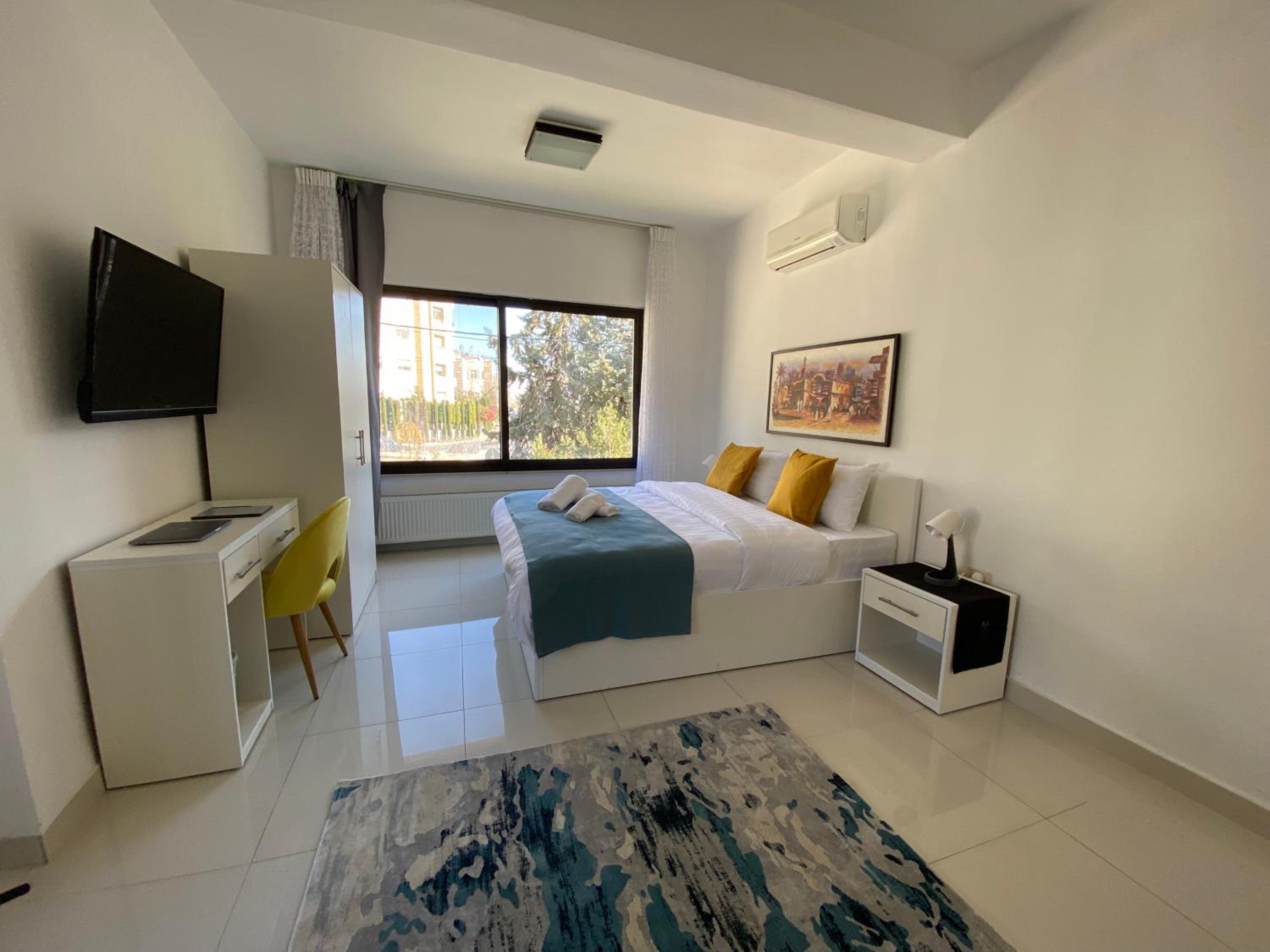 Double Room with Private Bathroom - Photo 3