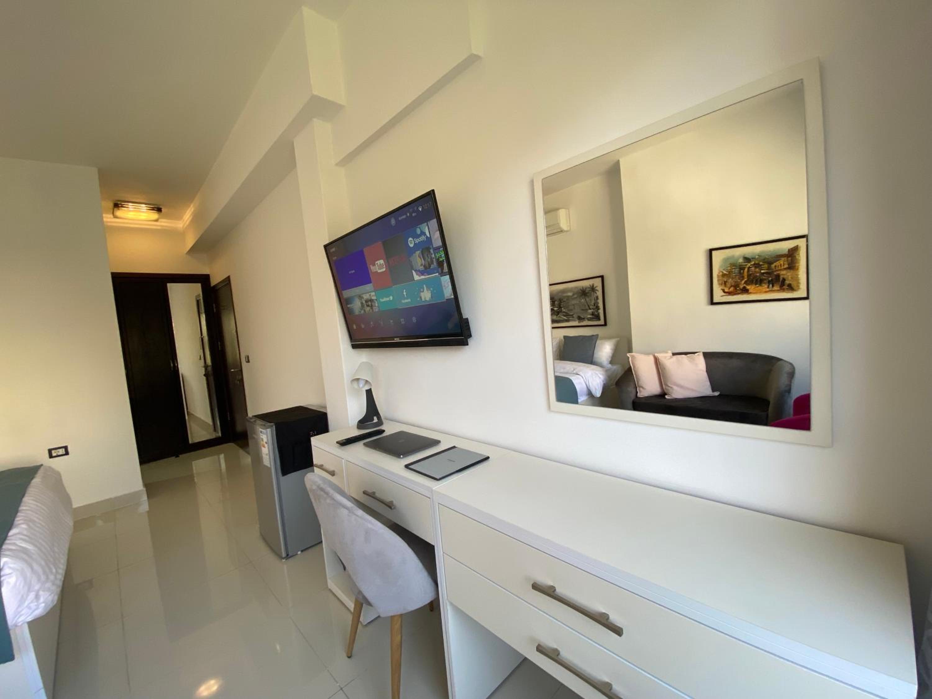 Superior King Room - Photo 11