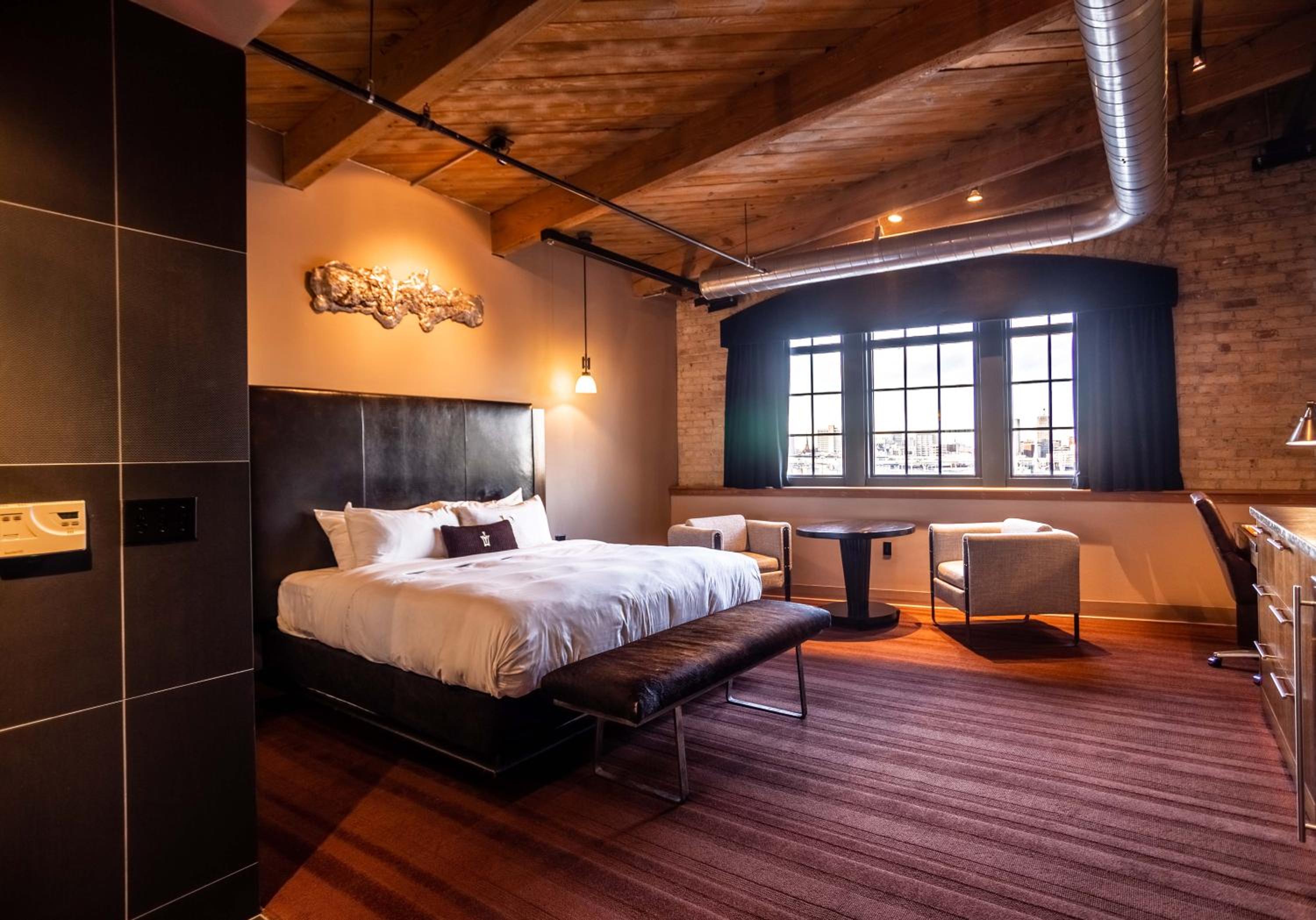 Premium Loft King - Photo 1