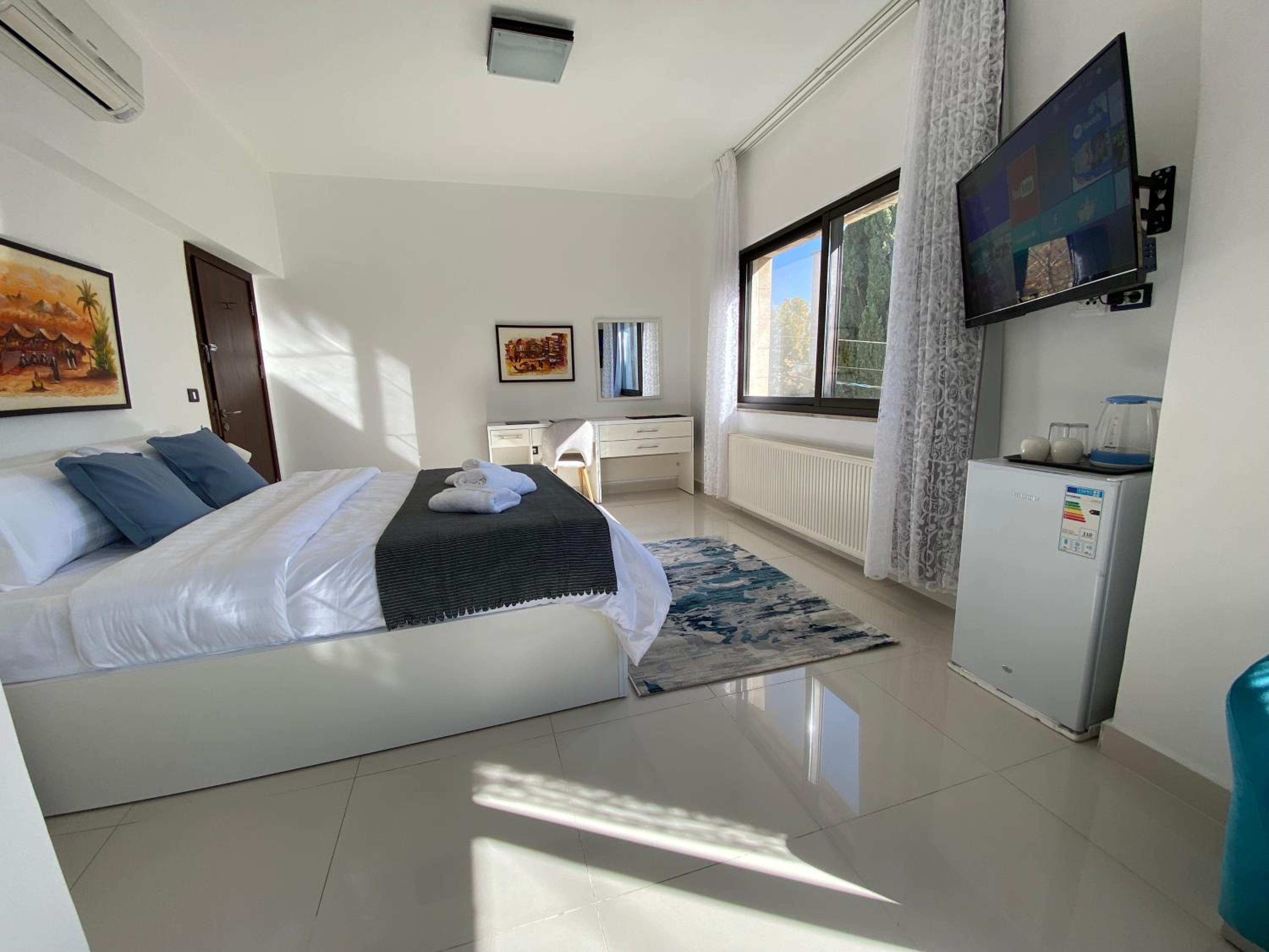 Superior King Room - Photo 8