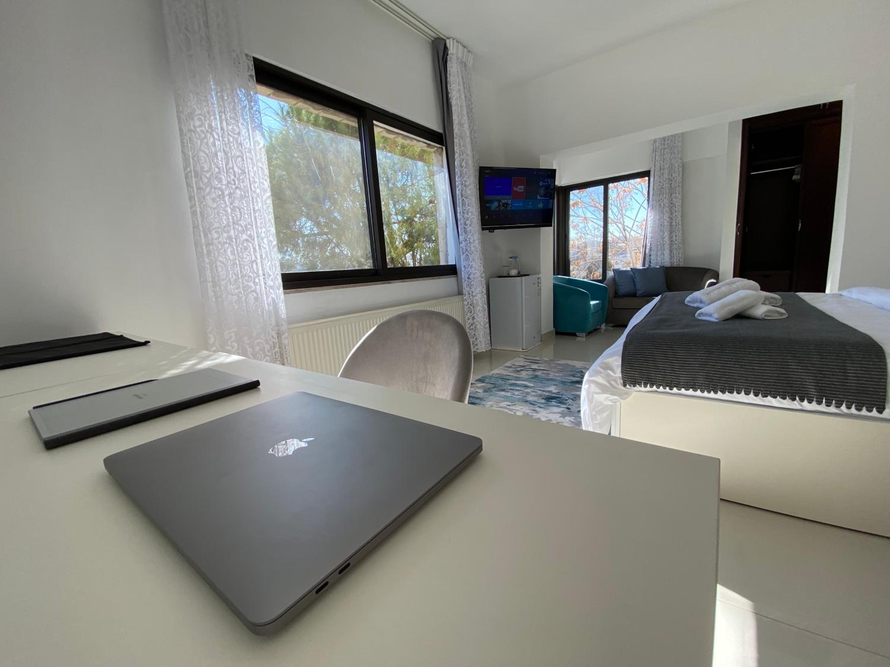 Superior King Room - Photo 6