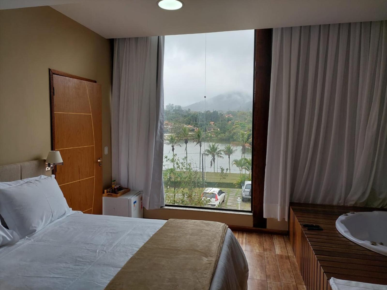 Suite with Lake View photo 2