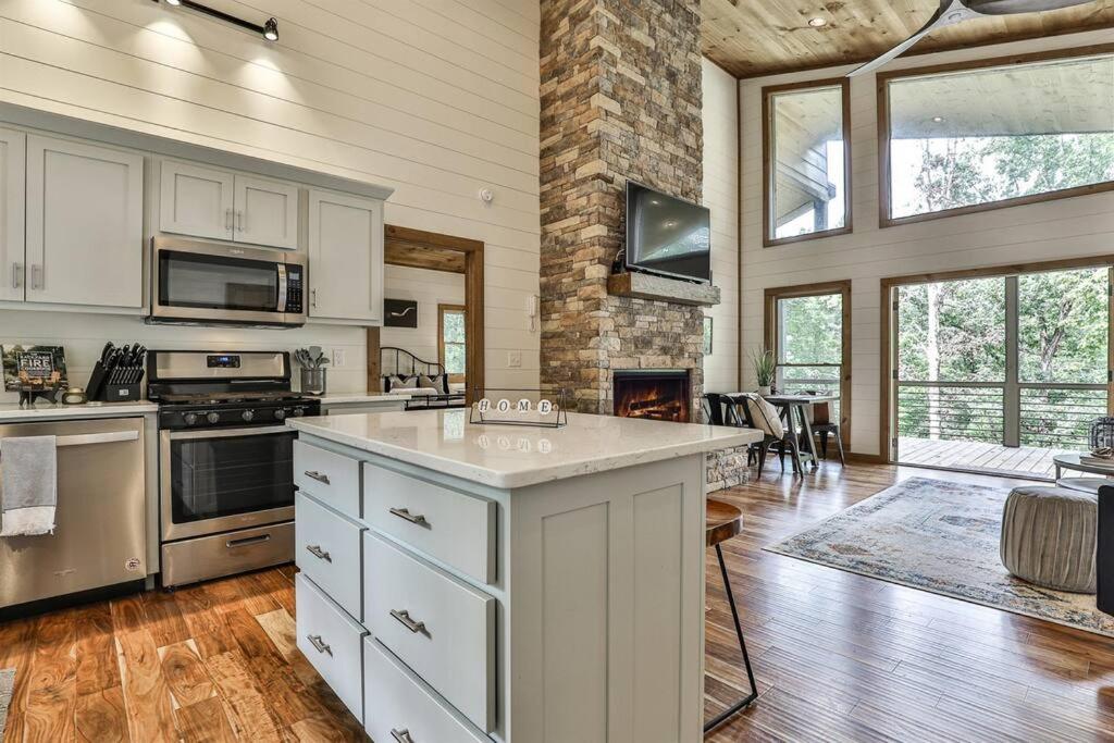 Three-Bedroom House photo 2