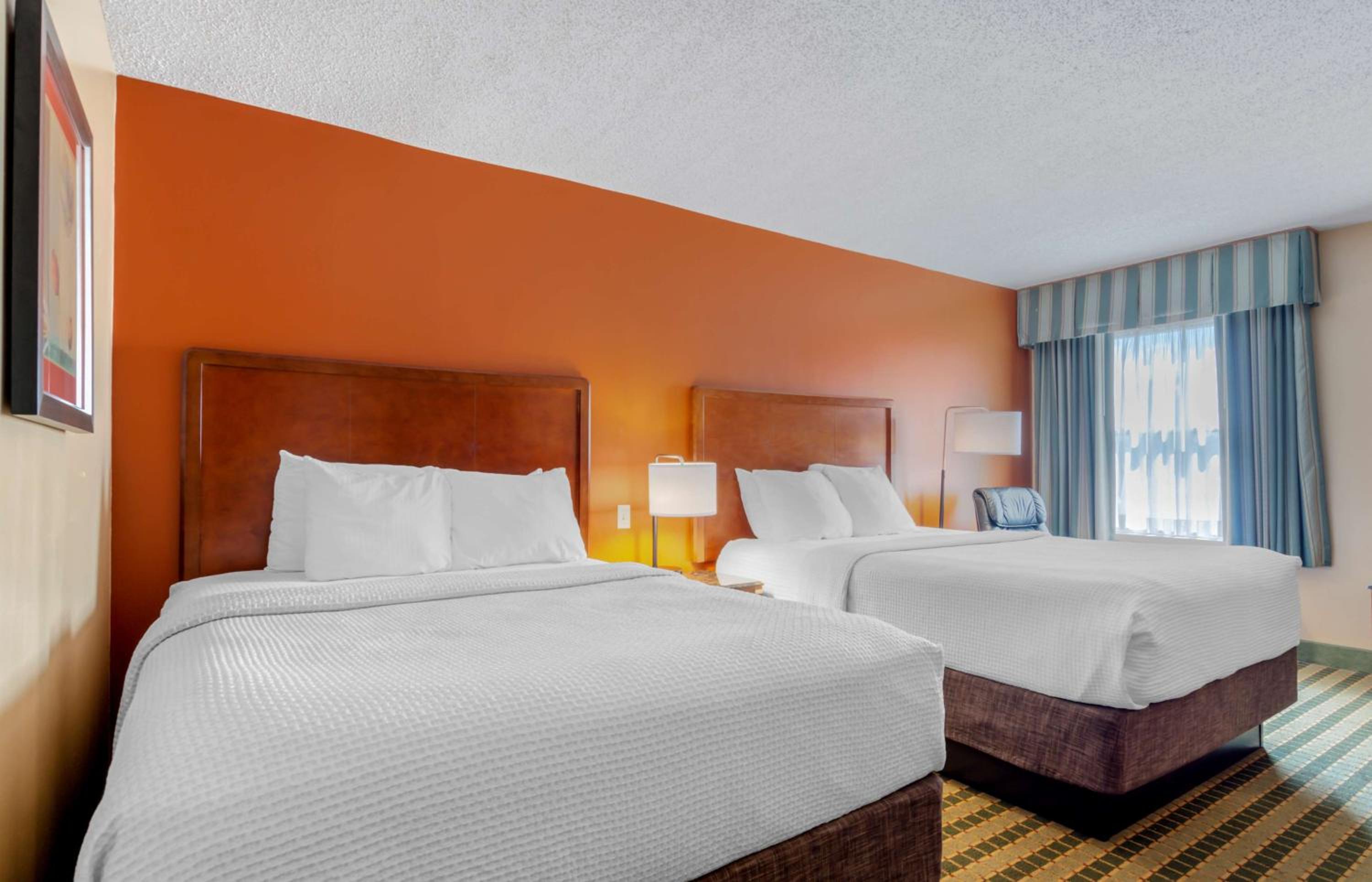 Queen Room with Two Queen Beds - Non-Smoking - Photo 1