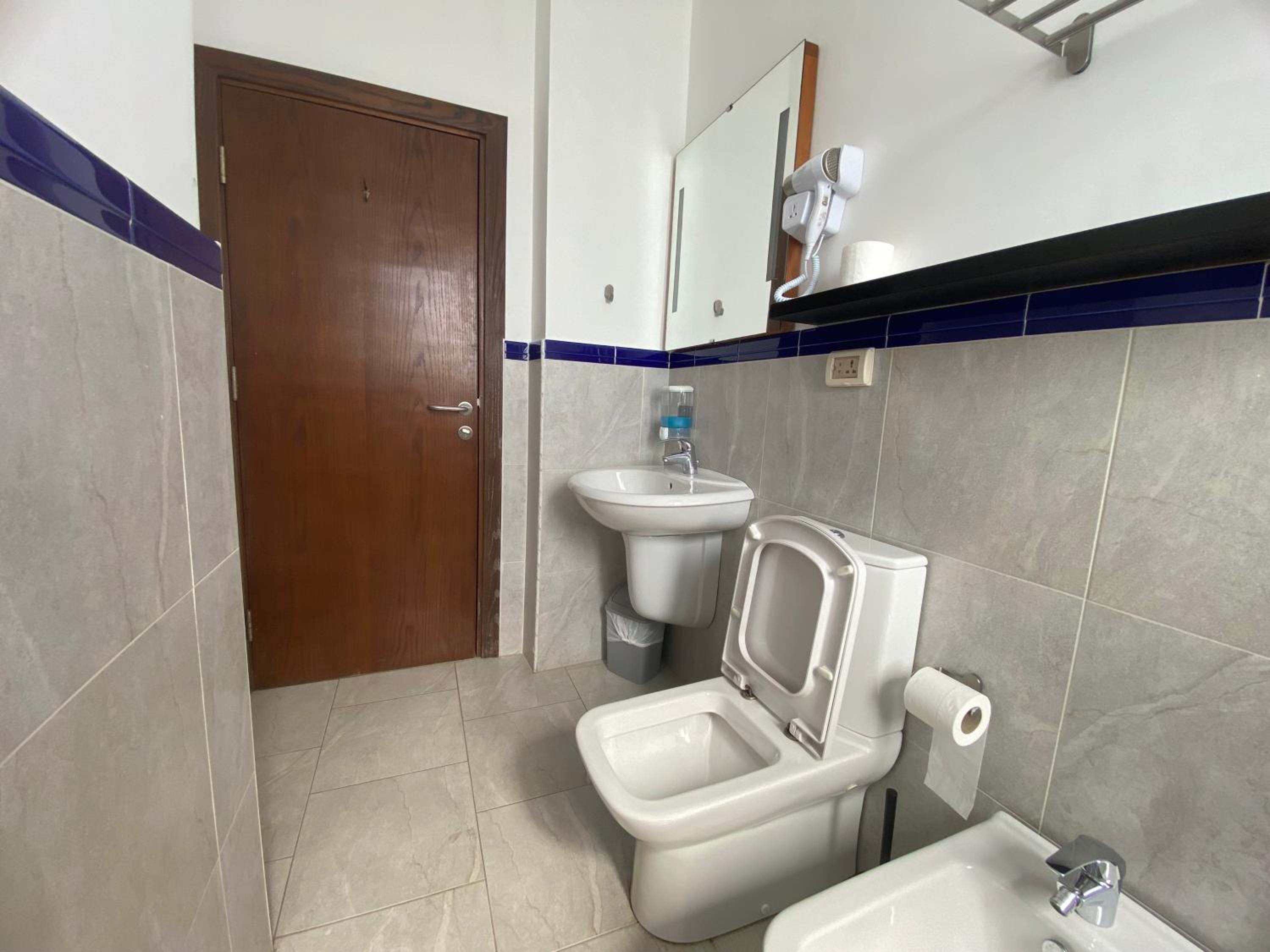 Double Room with Private Bathroom - Photo 15