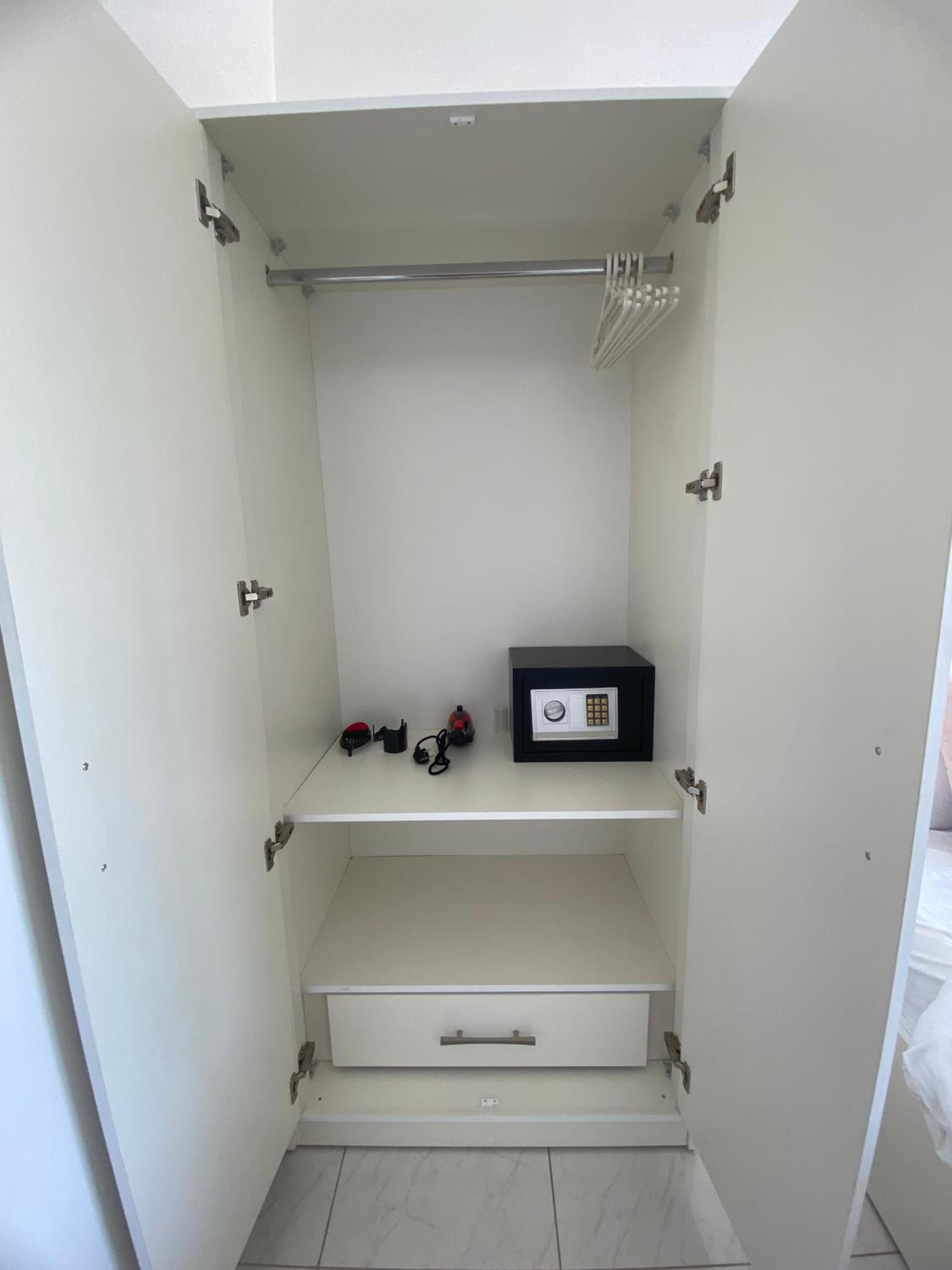 Double Room with Private Bathroom - Photo 11