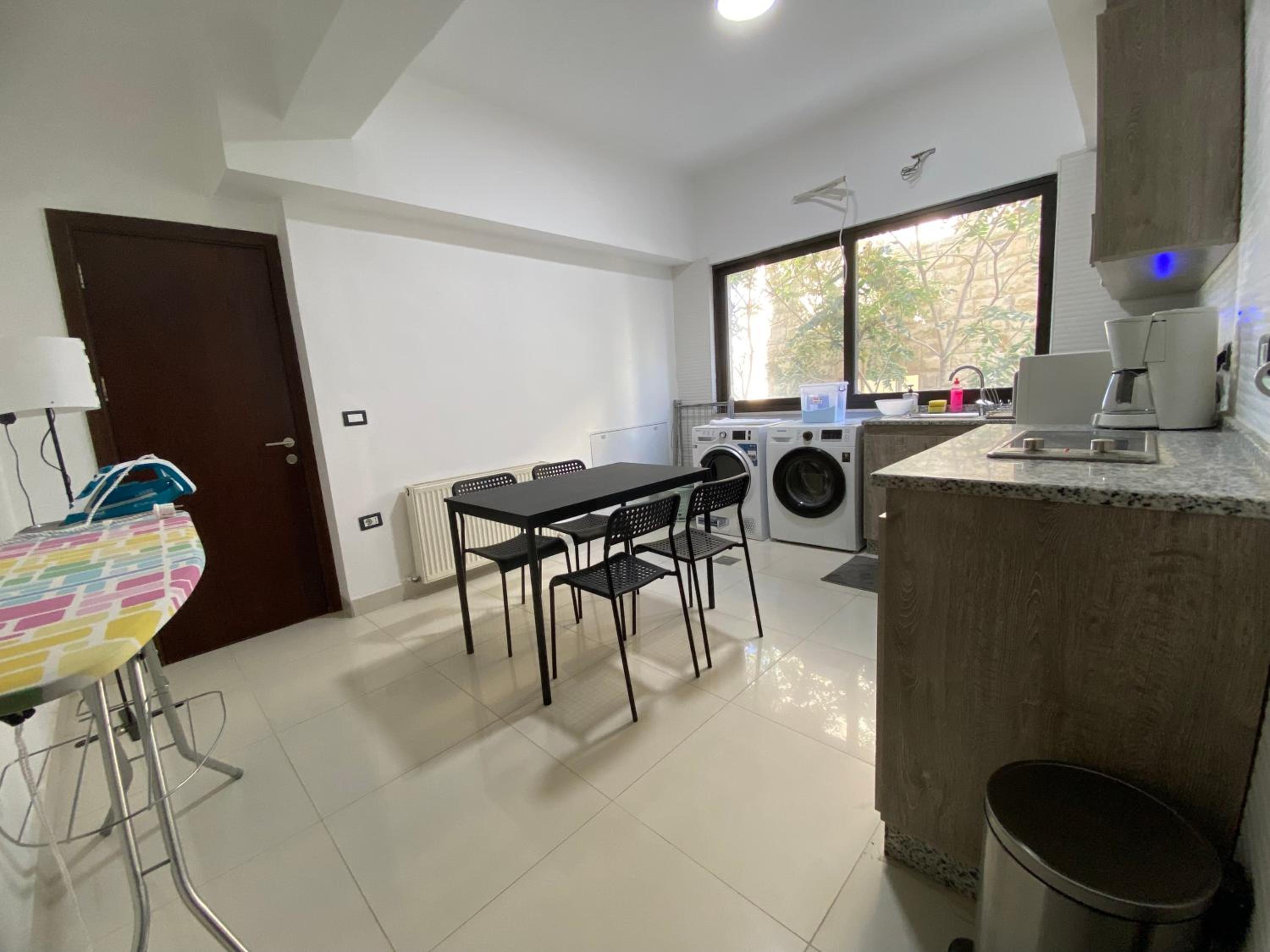 Double Room with Private Bathroom - Photo 9