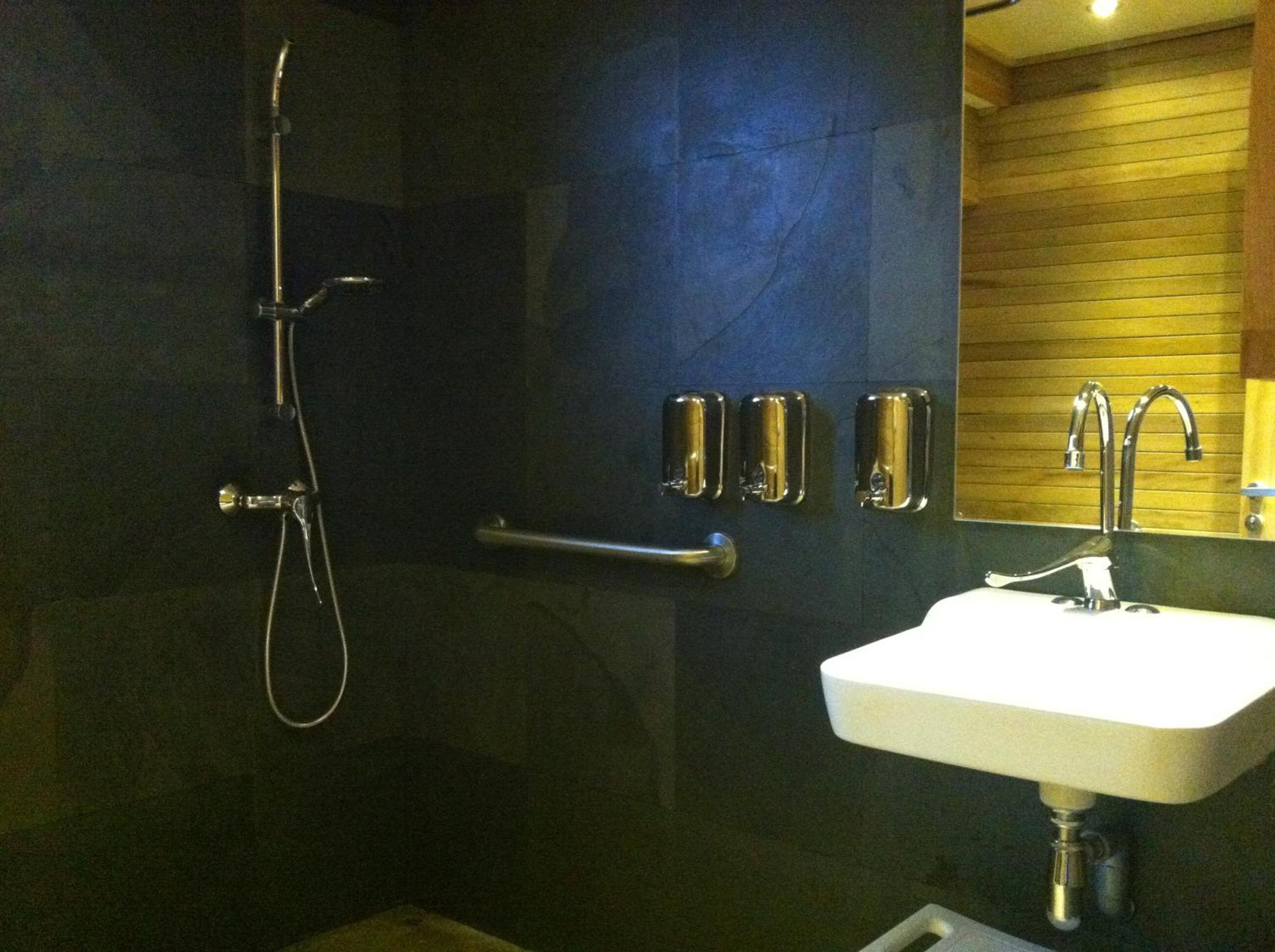 Quadruple Room with Terrace - Disability Access photo 2