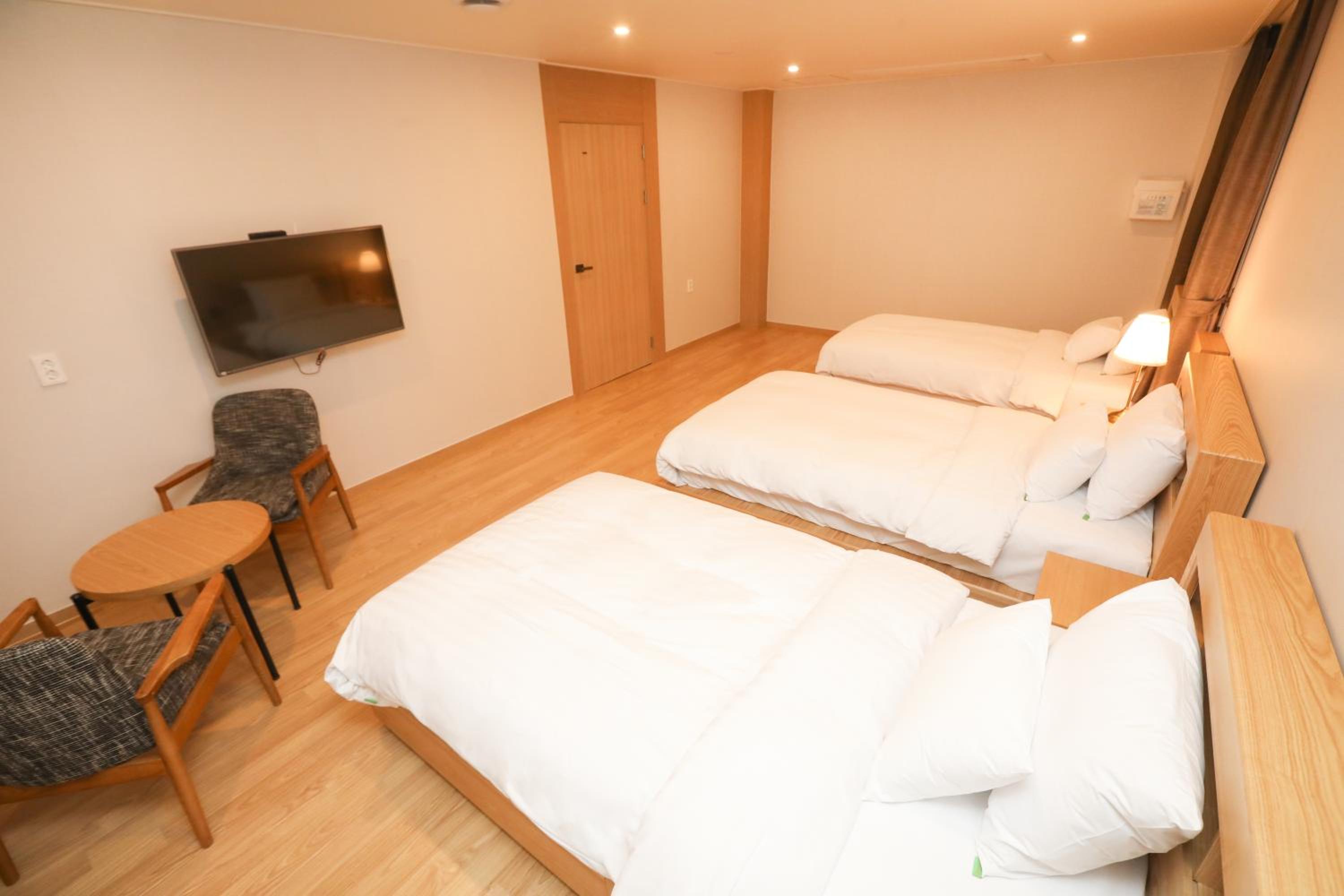 Deluxe Triple Room - Photo 3