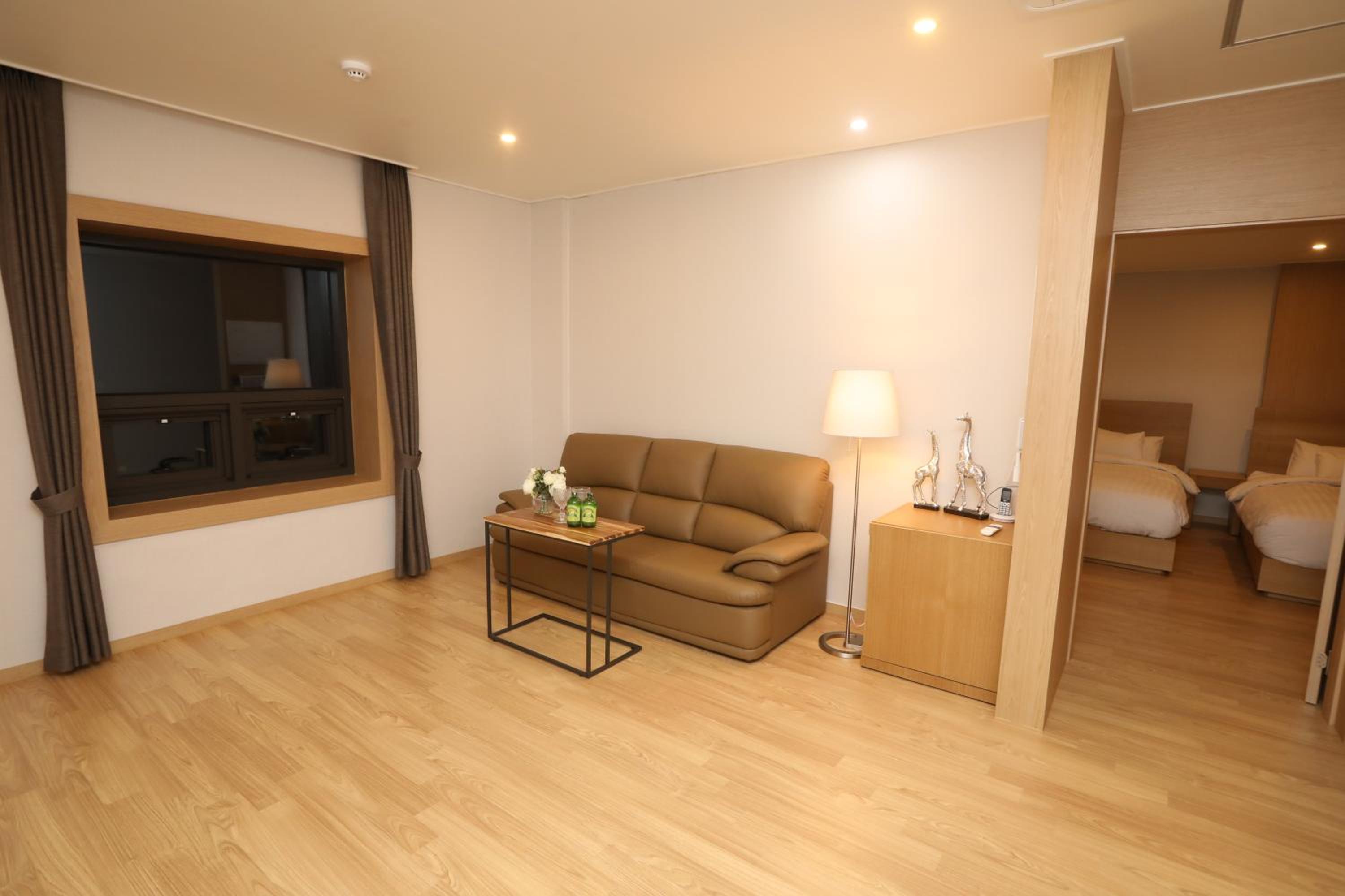 Family Room - Photo 3