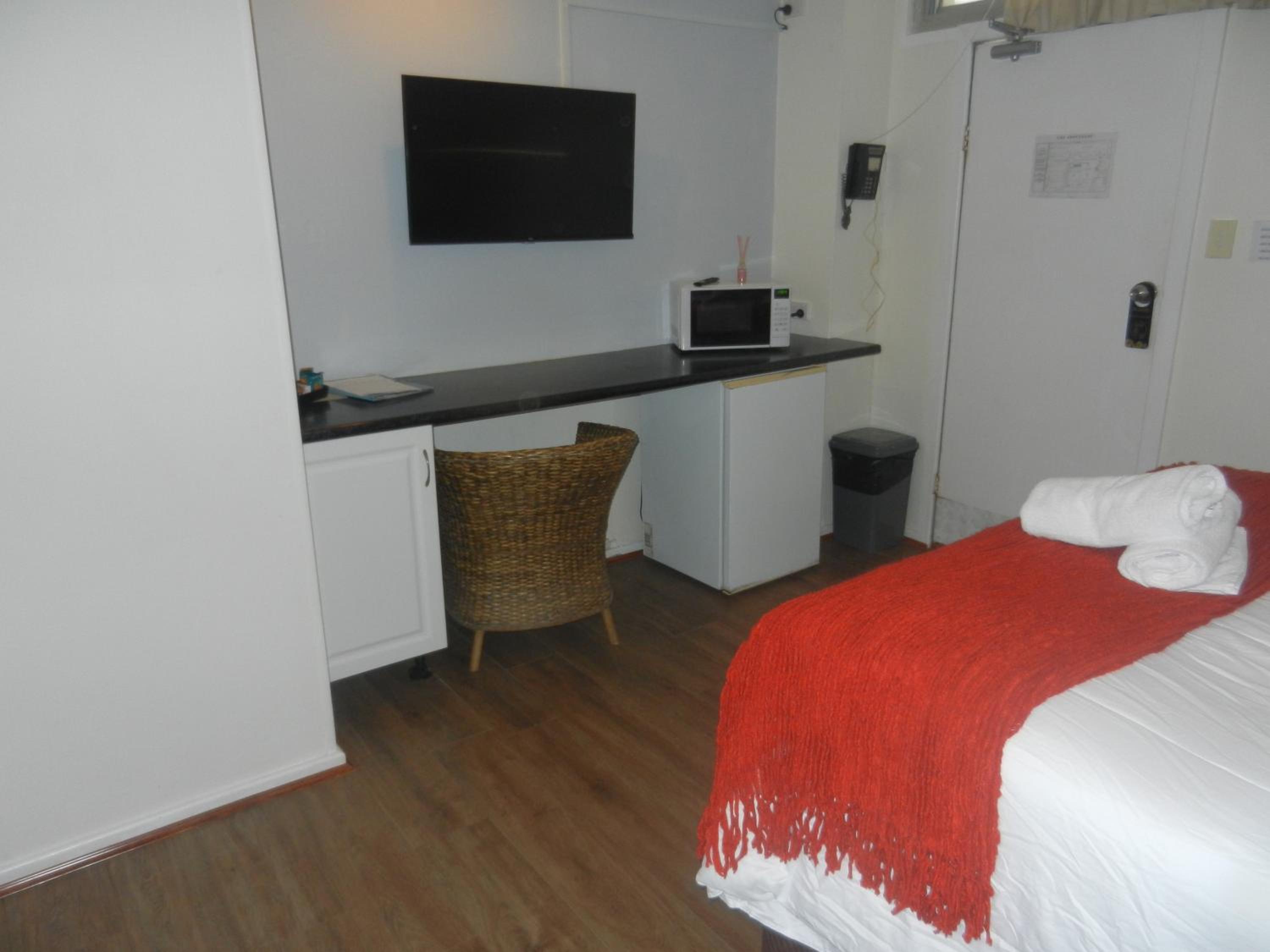 Standard Queen Room