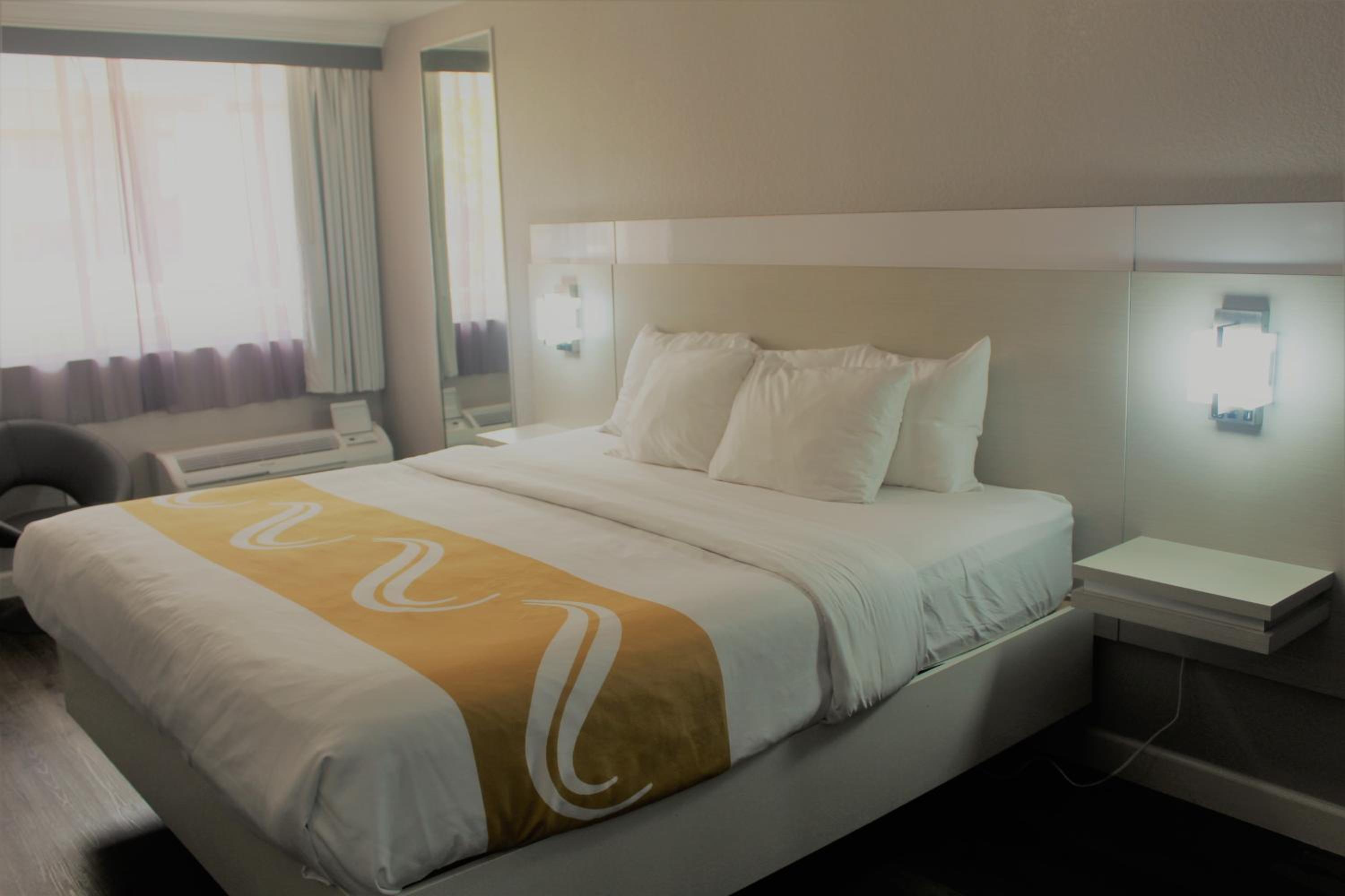 Standard King Room - Photo 5