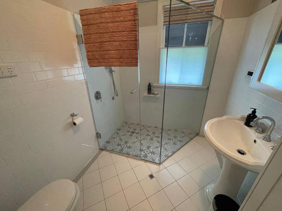 Three-Bedroom House photo 3