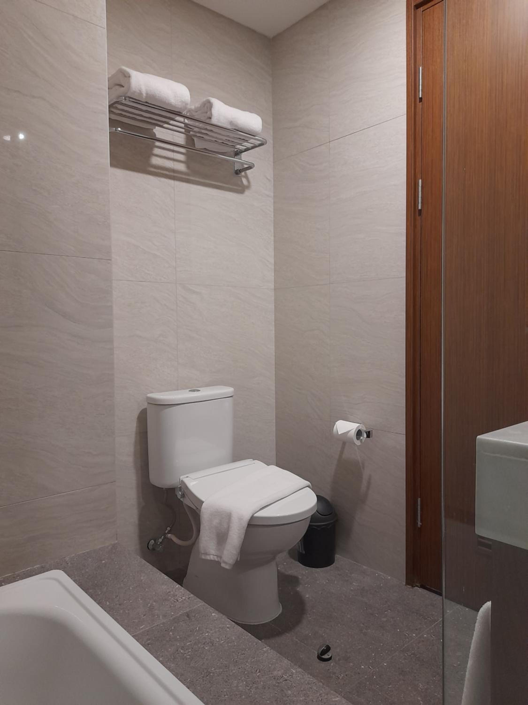One-Bedroom Apartment - Photo 2