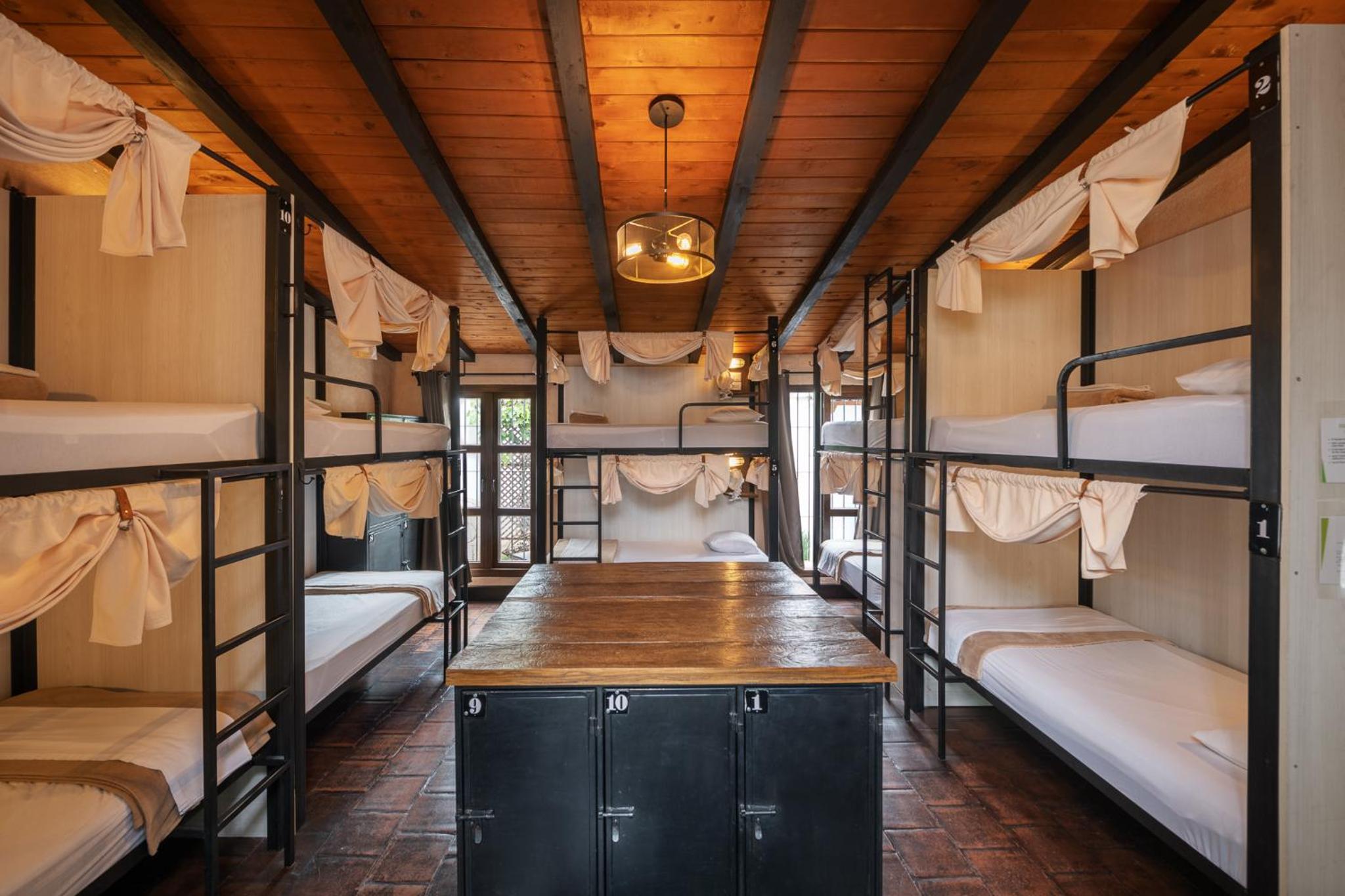 Bed in 10-Bed Mixed Dormitory Room photo 1