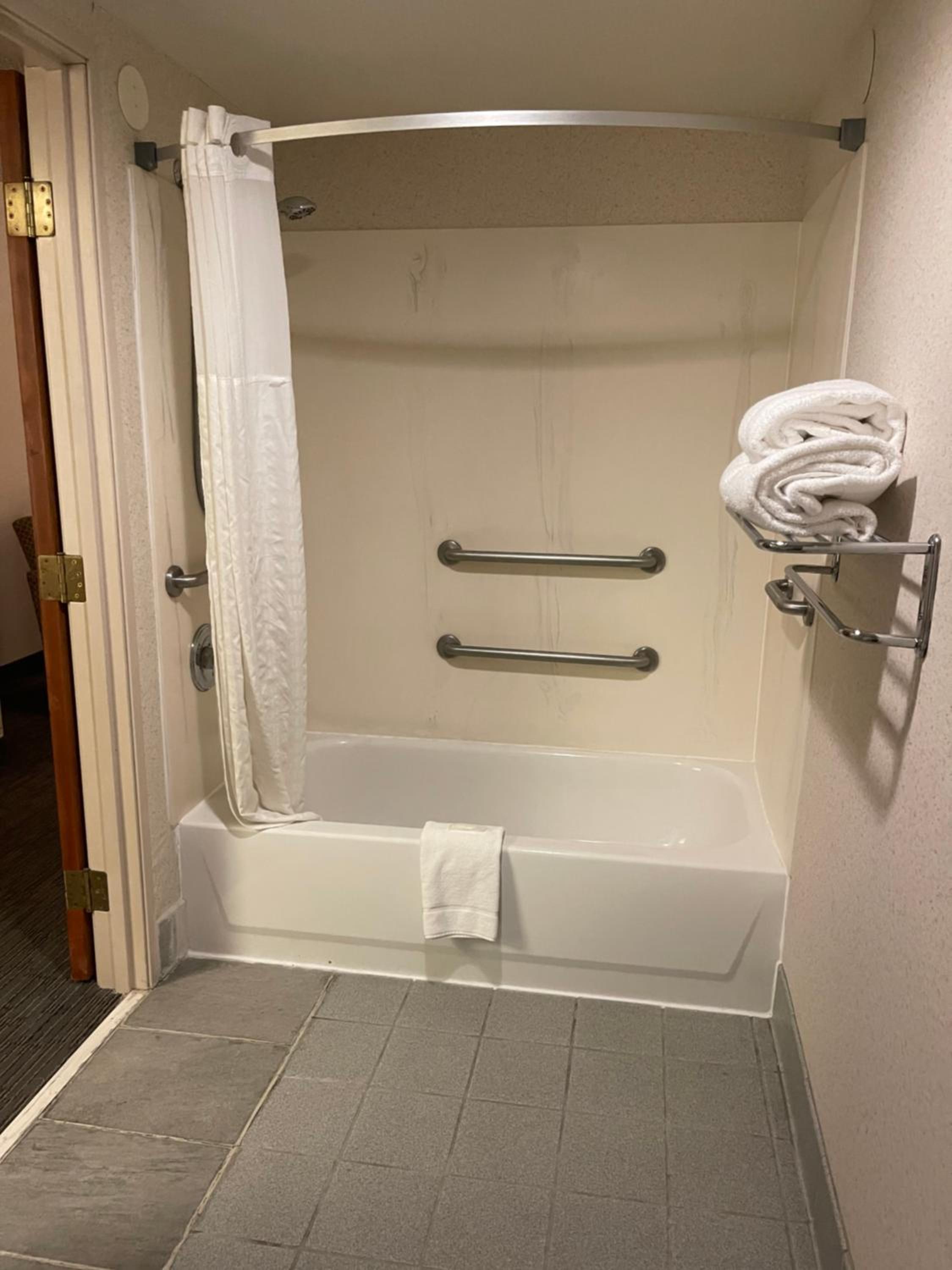 King Room - Disability Access/Non-Smoking - Photo 4