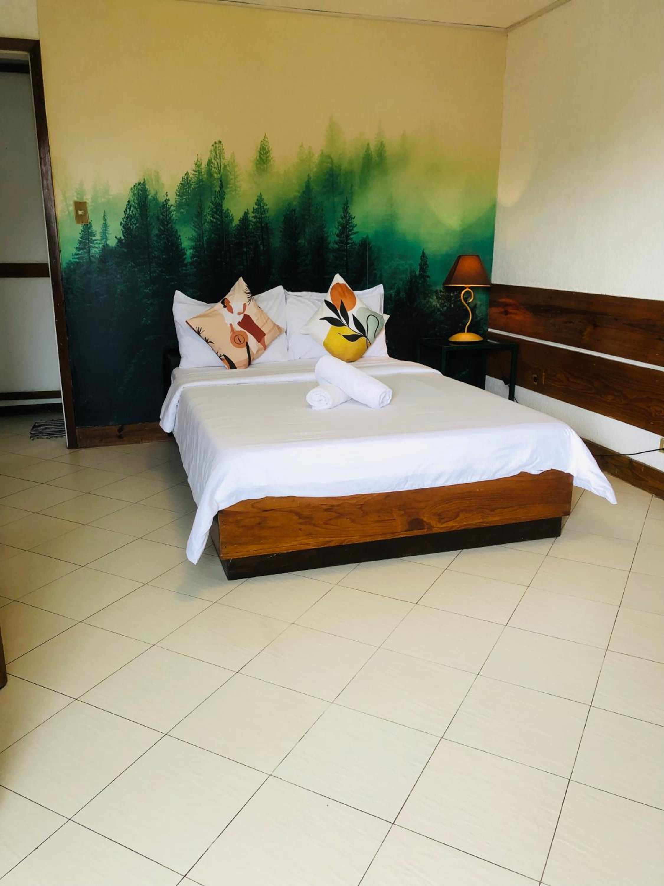 Double Room with Balcony - Photo 10
