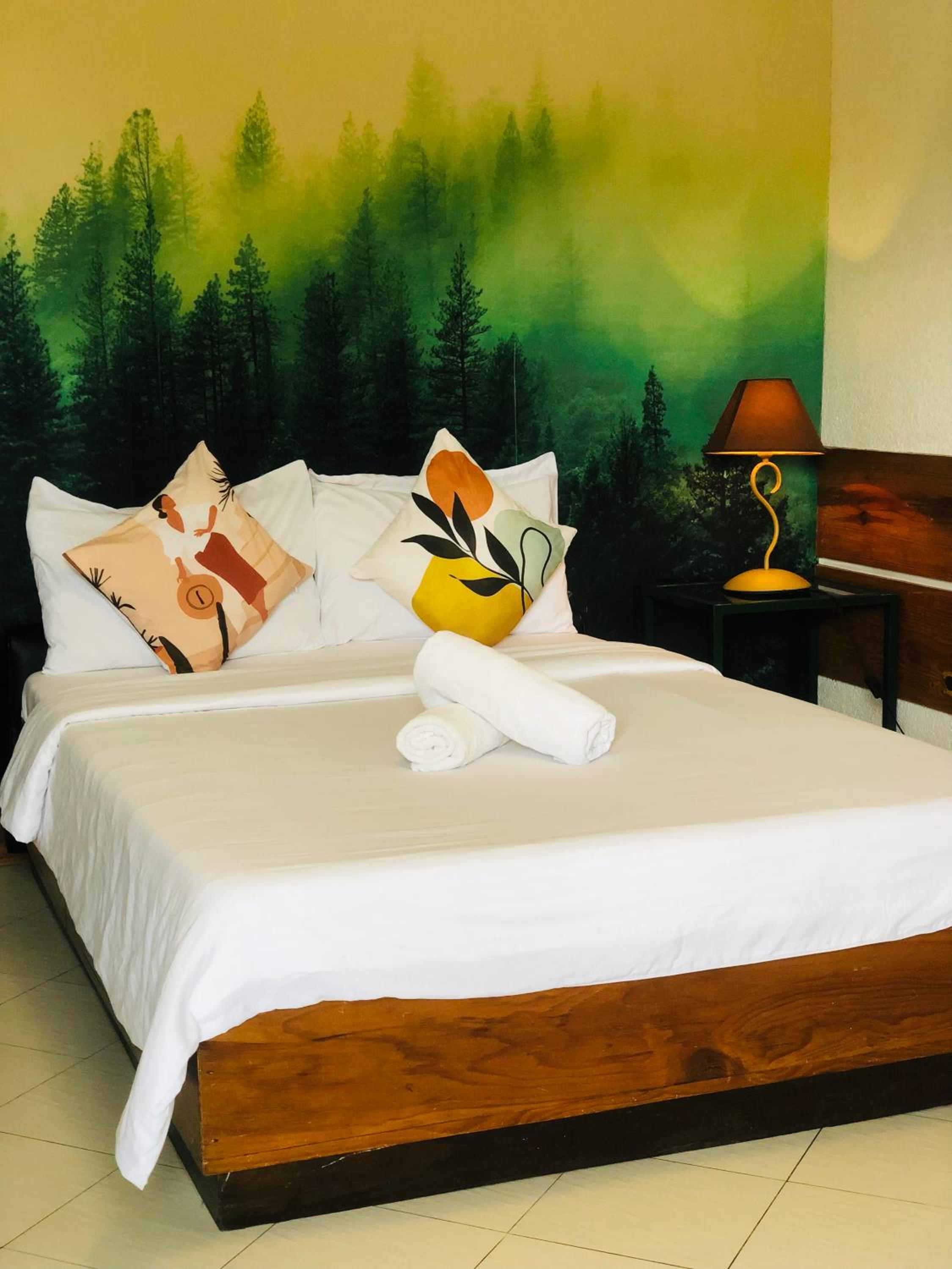 Double Room with Balcony - Photo 9