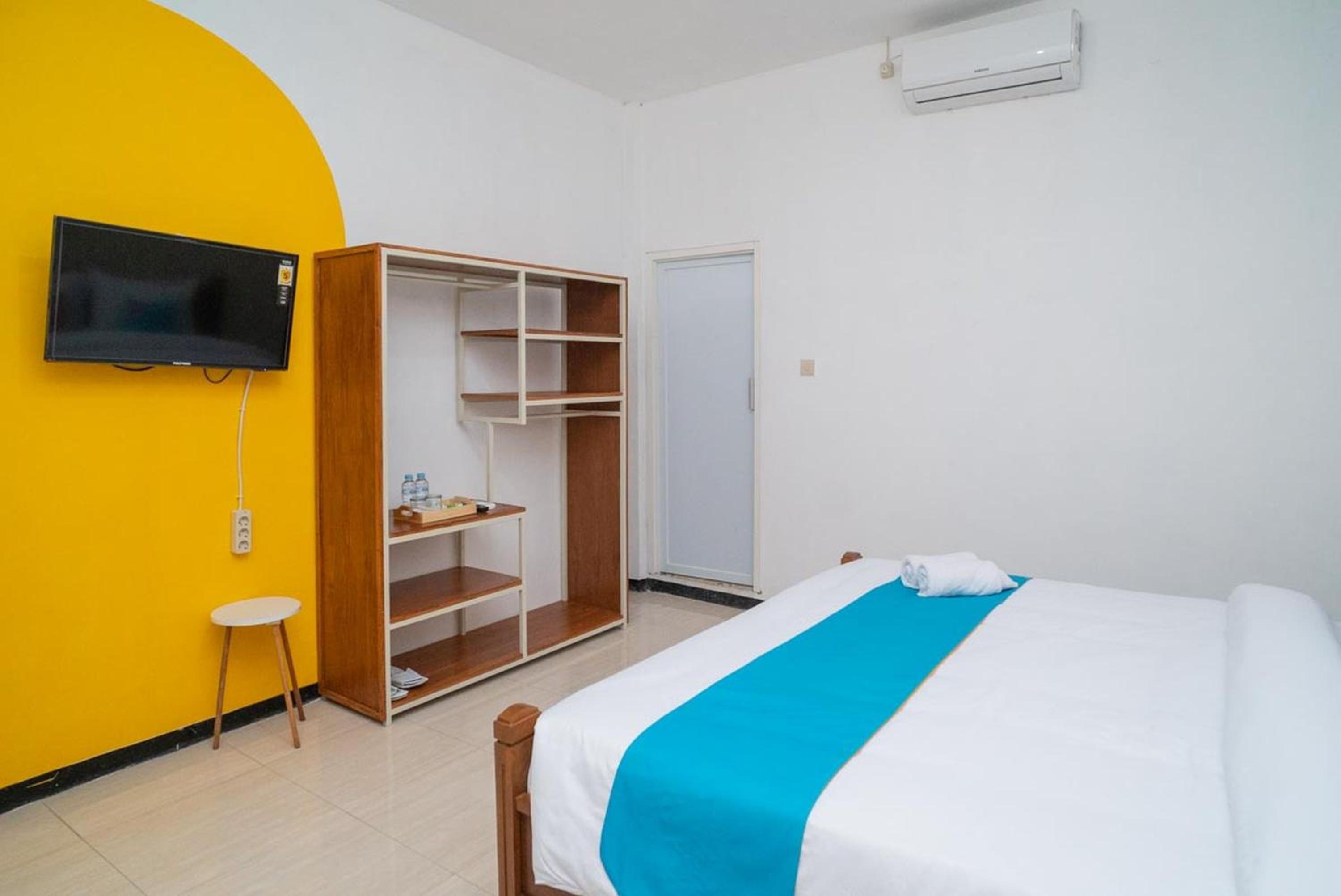 Standard Double Room - Photo 9