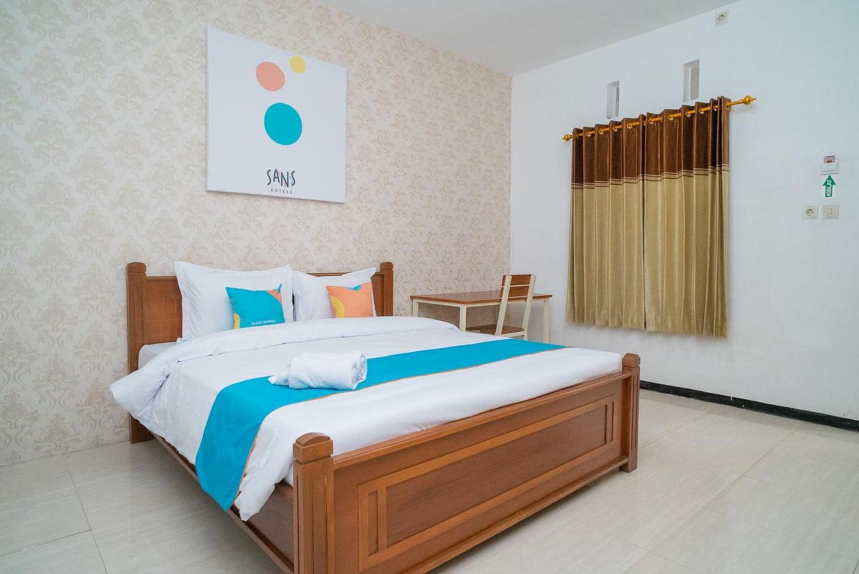 Standard Double Room - Photo 11
