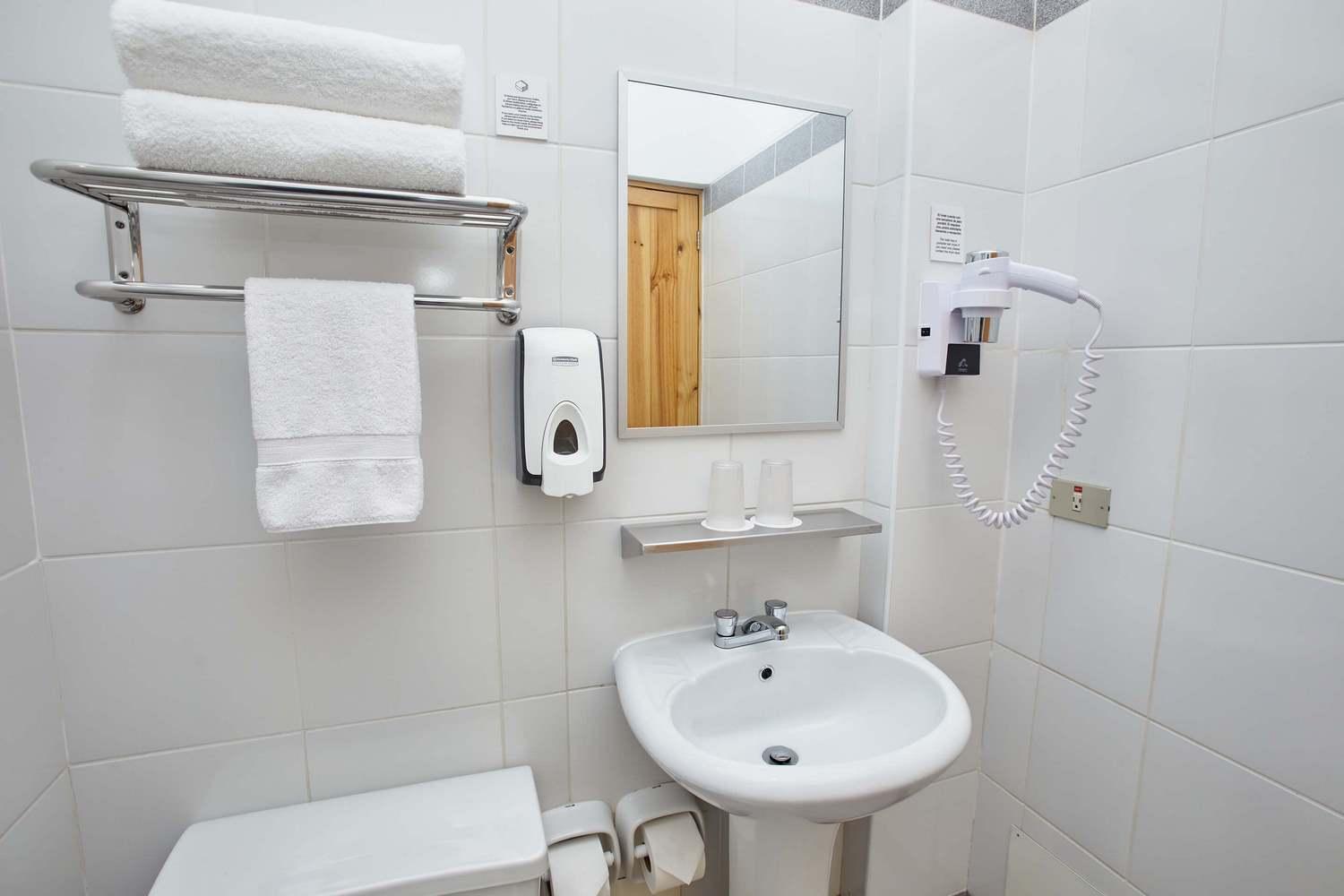 Standard Twin Room - Photo 5