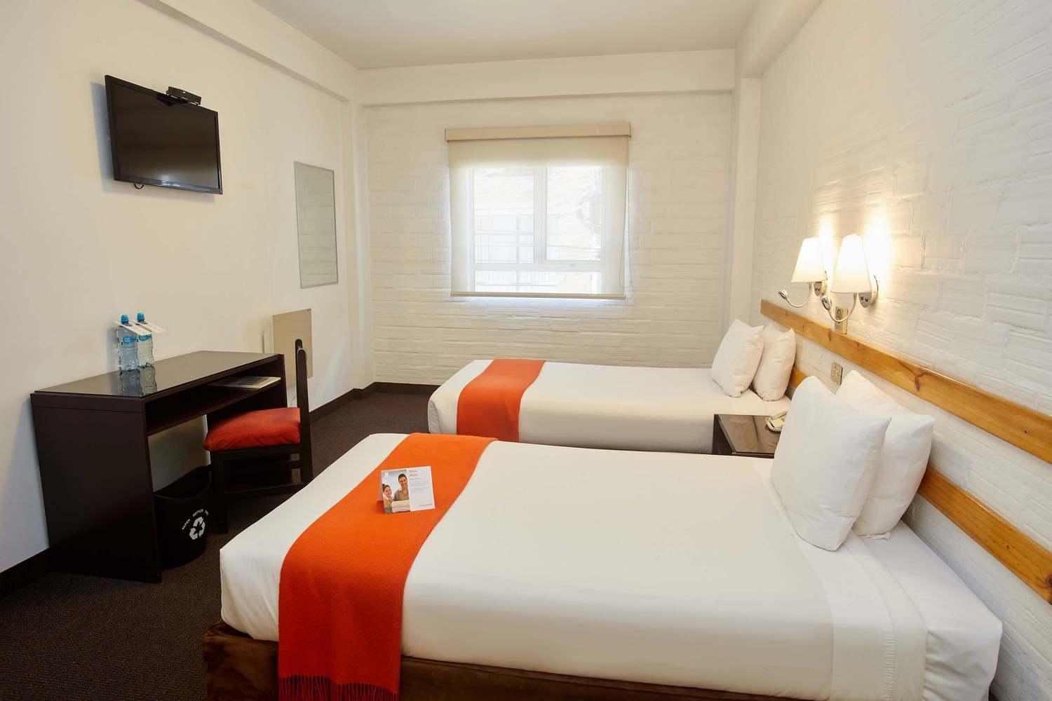 Standard Twin Room - Photo 3