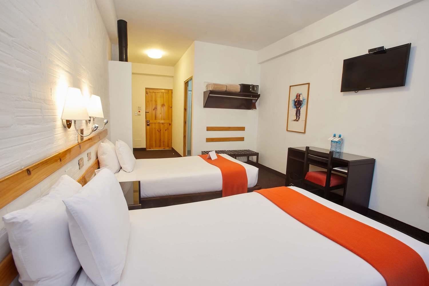 Standard Twin Room - Photo 2