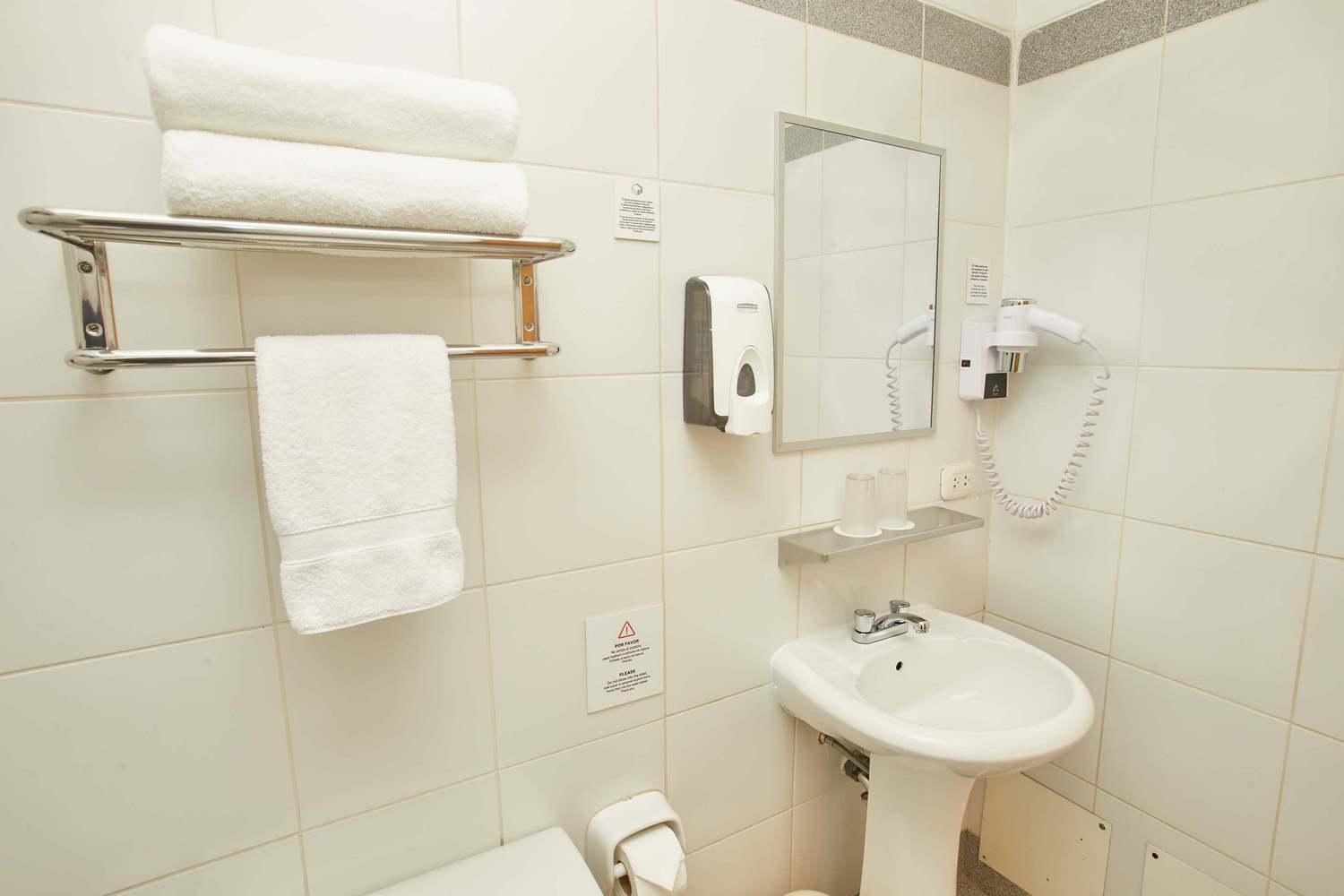 Standard Queen Room - Photo 4
