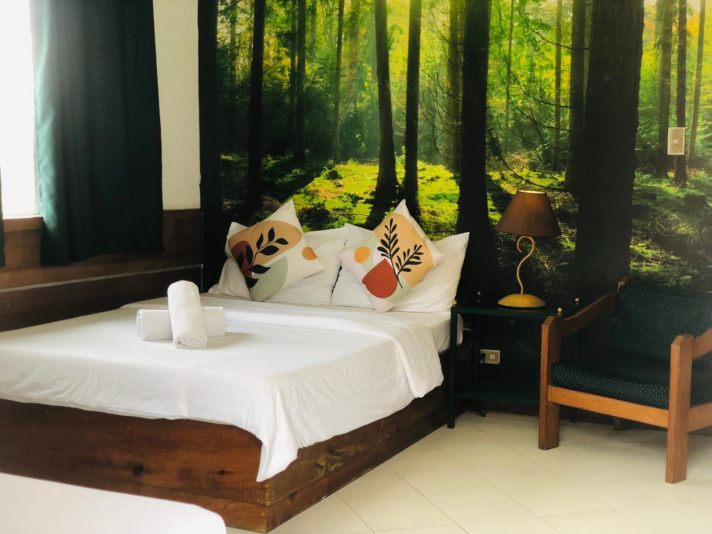 Deluxe Double Room with Balcony - Photo 6
