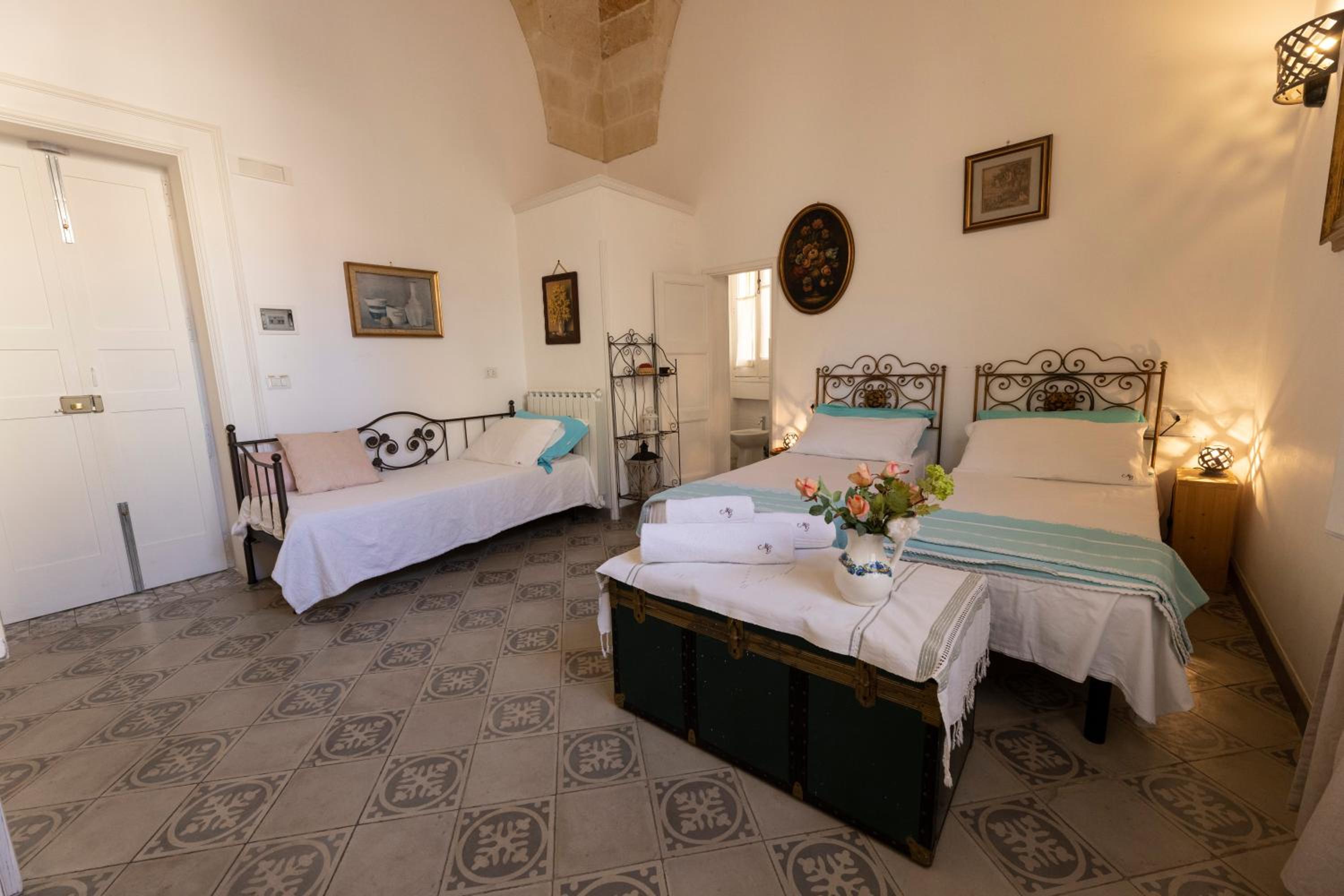 Triple Room with Terrace - Photo 12
