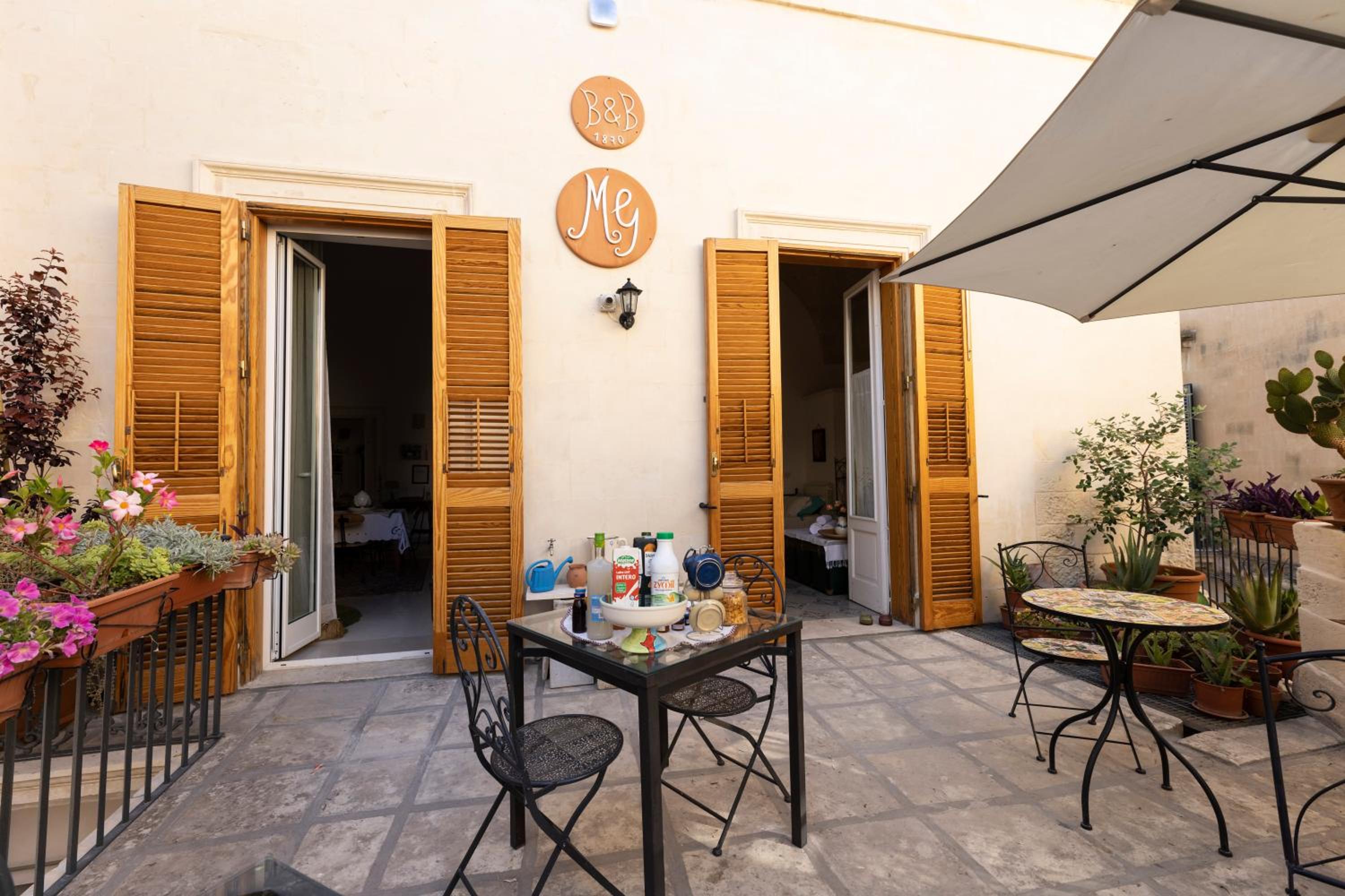 Quadruple Room with Balcony - Photo 21