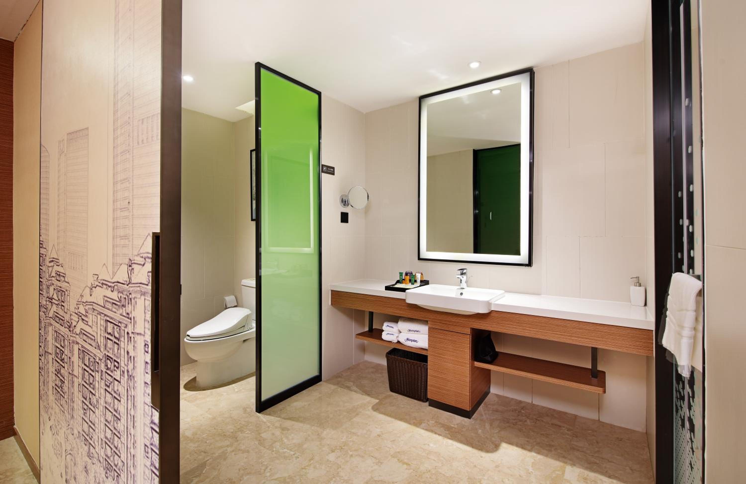 Suite with Hot Tub - Photo 4